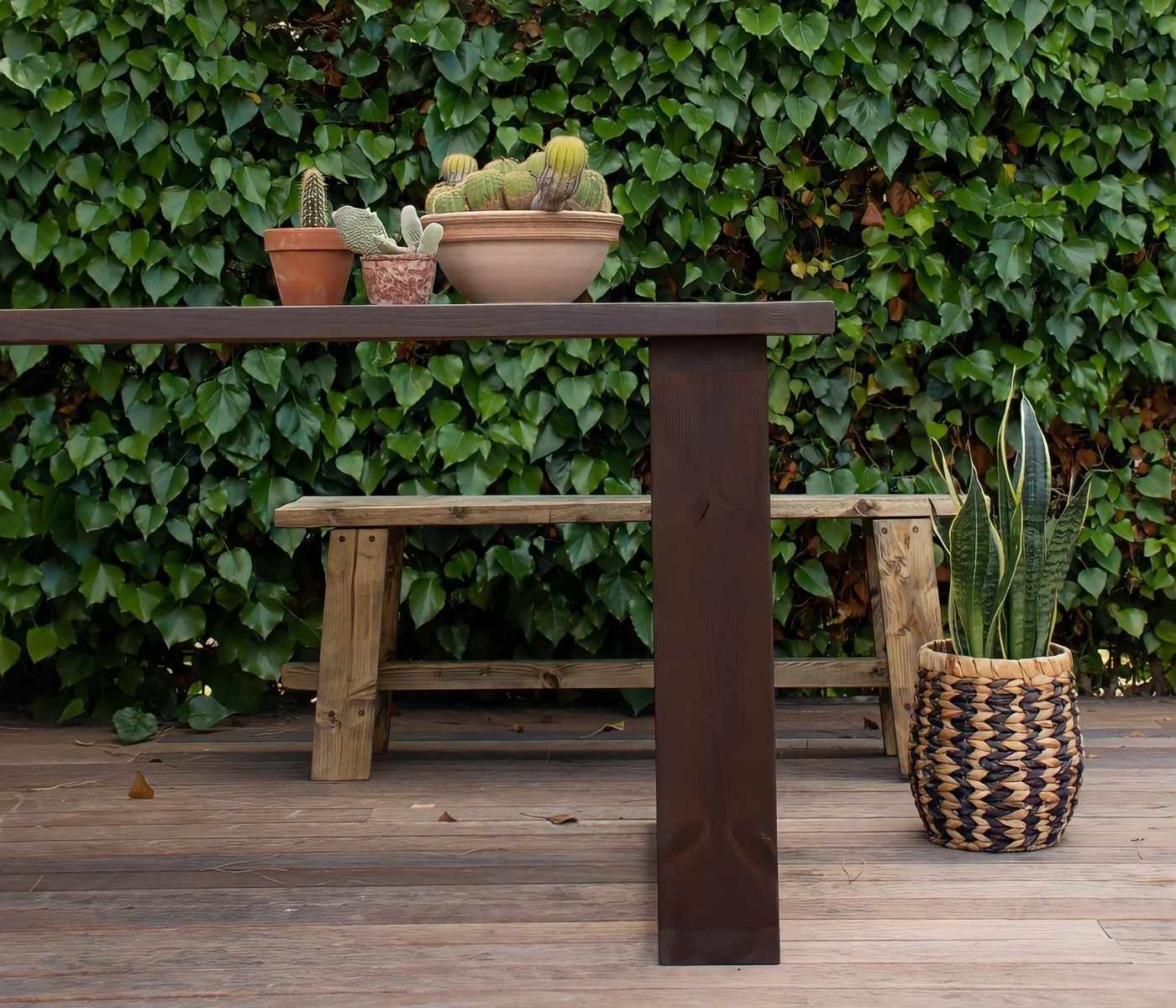 Outdoor-Tisch aus Vollholz