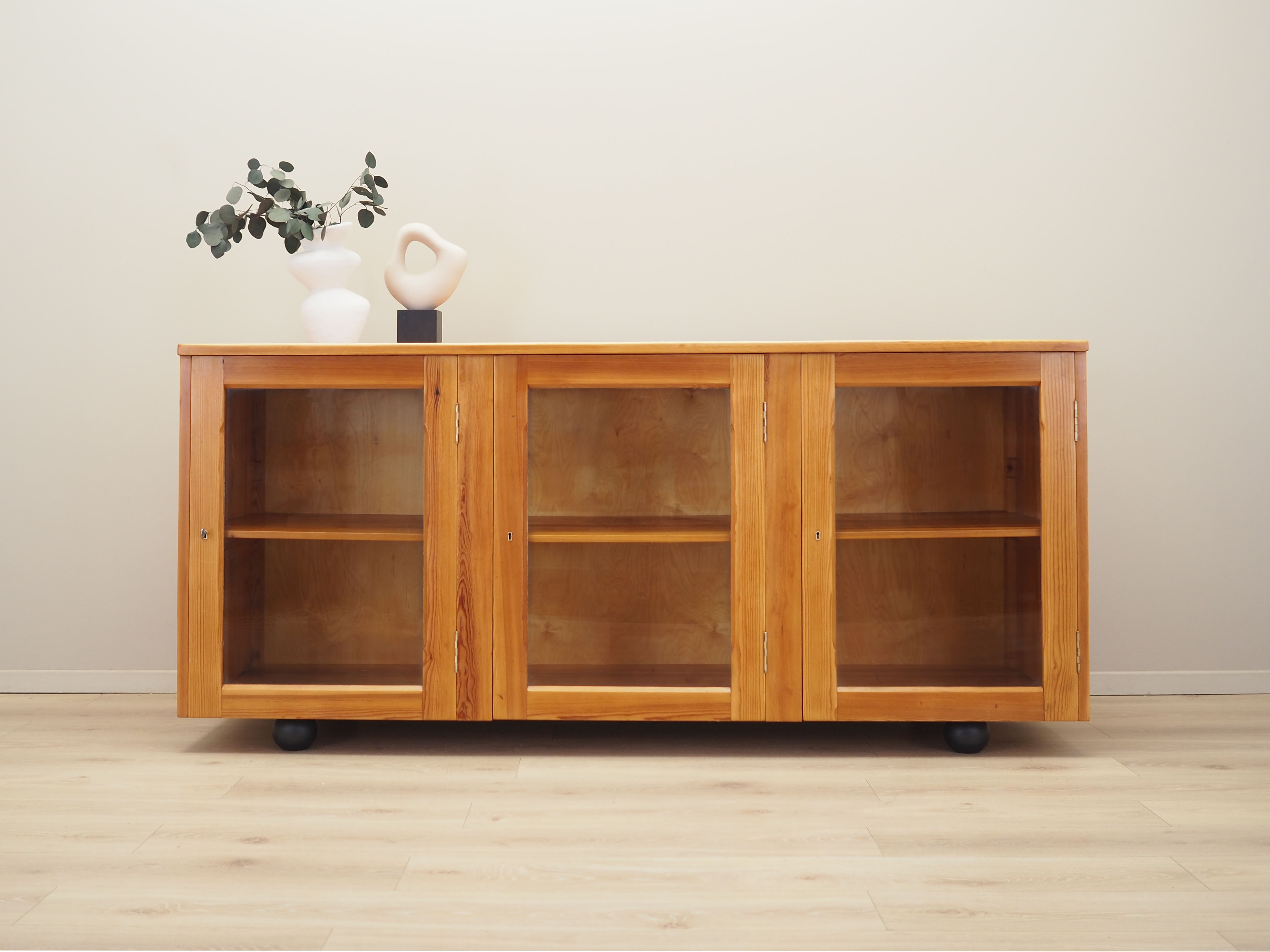 Display cabinet pine wood 1980s
