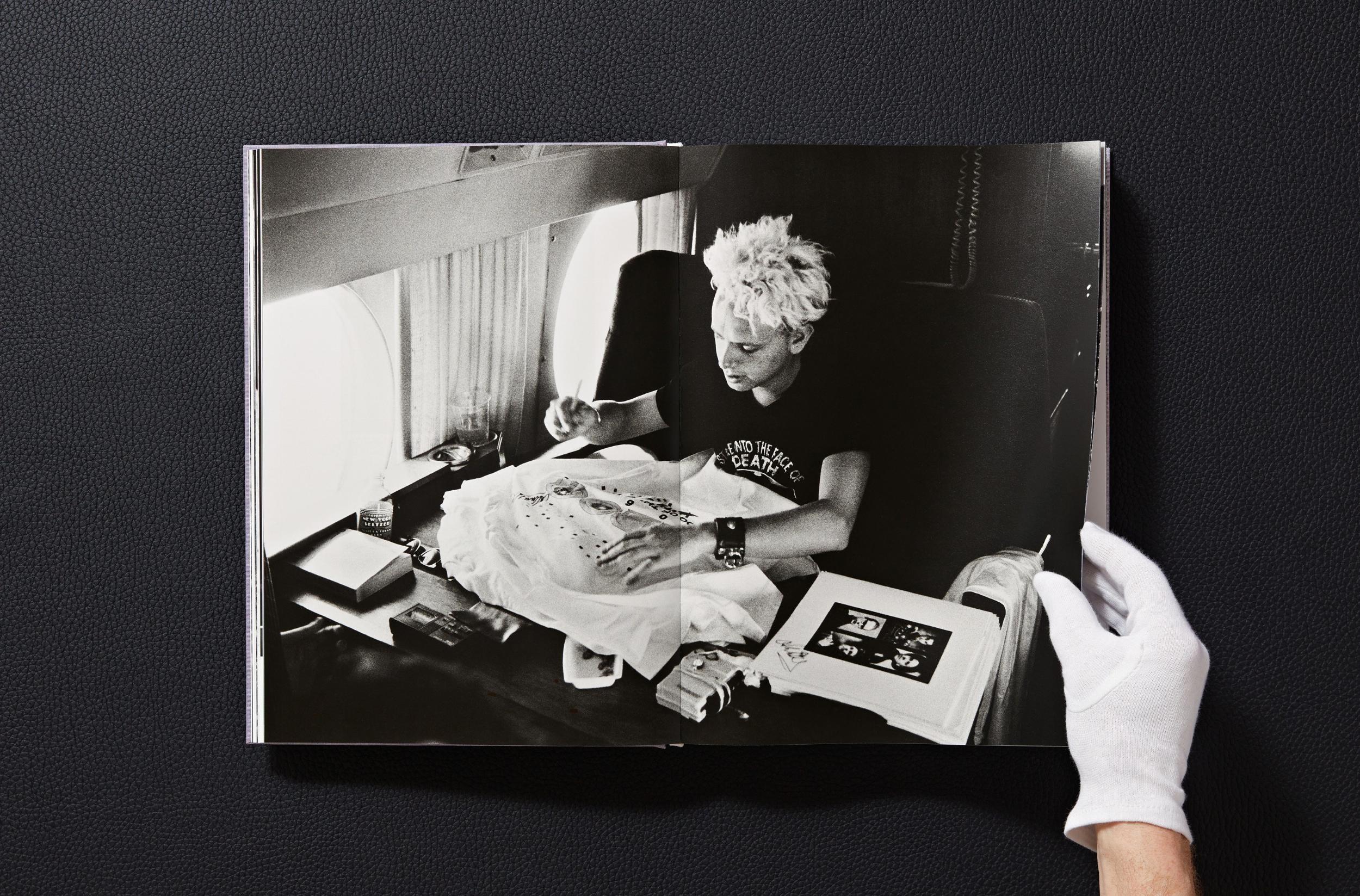 Depeche Mode by Anton Corbijn Multilingual