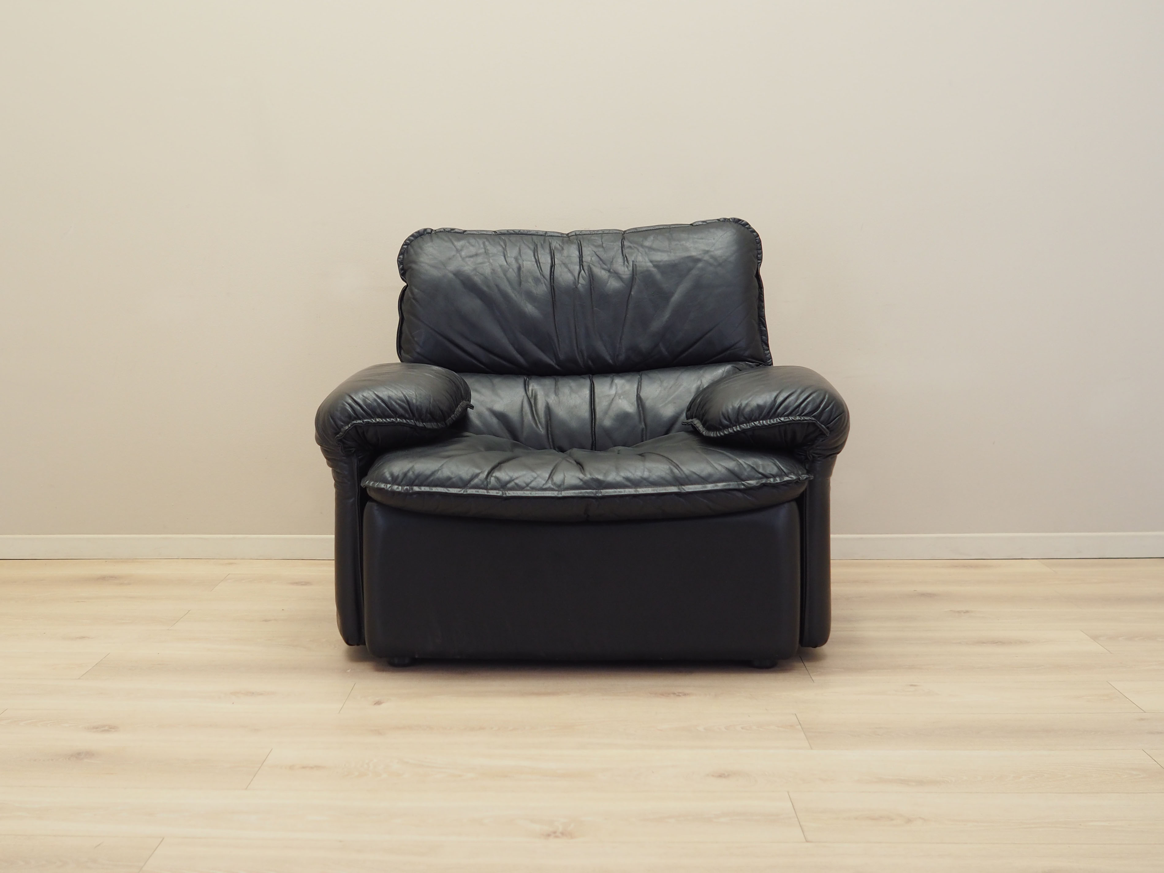 Lounge chair leather black 1970s