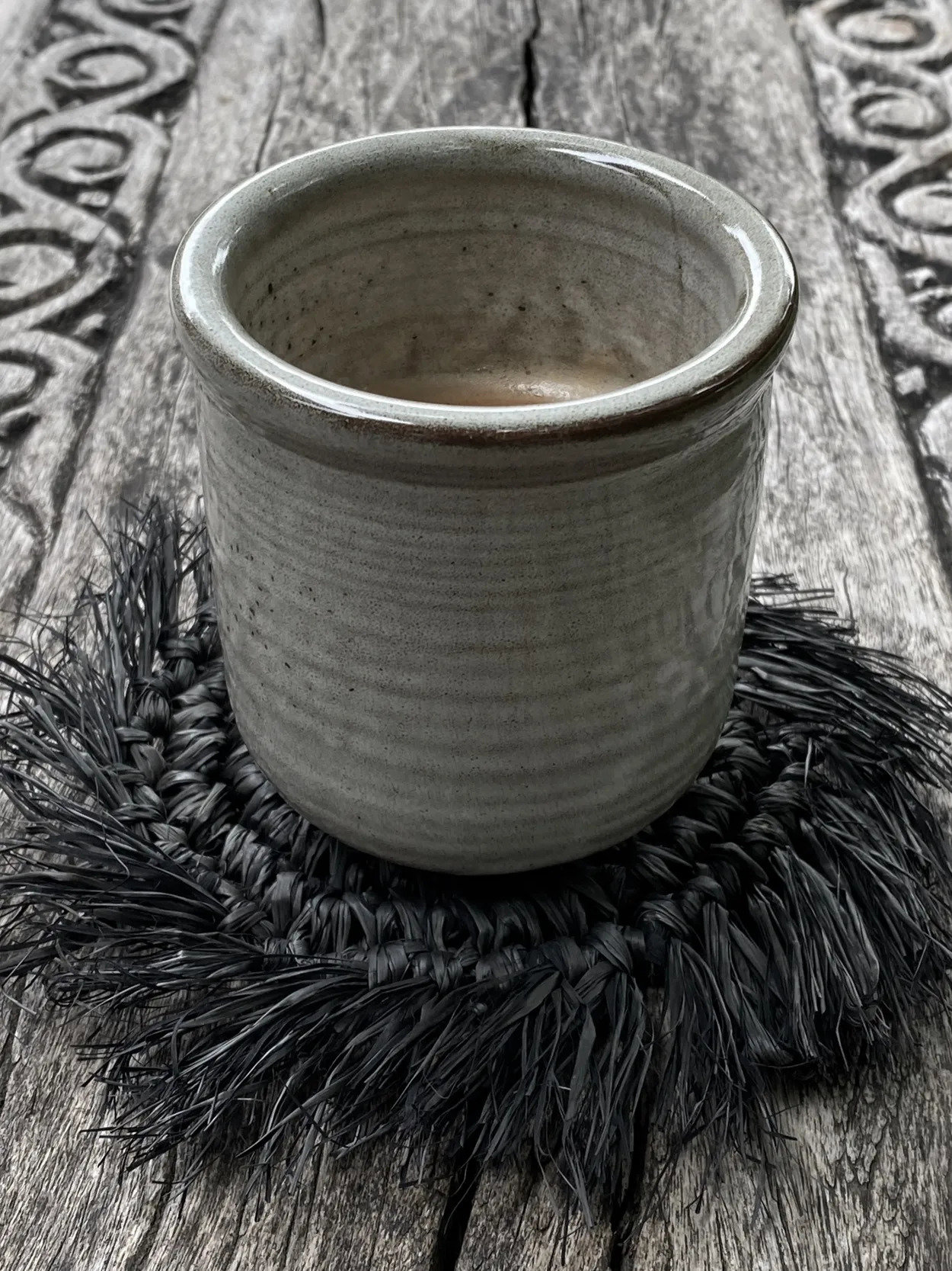 Fringe Raffia Coaster Black