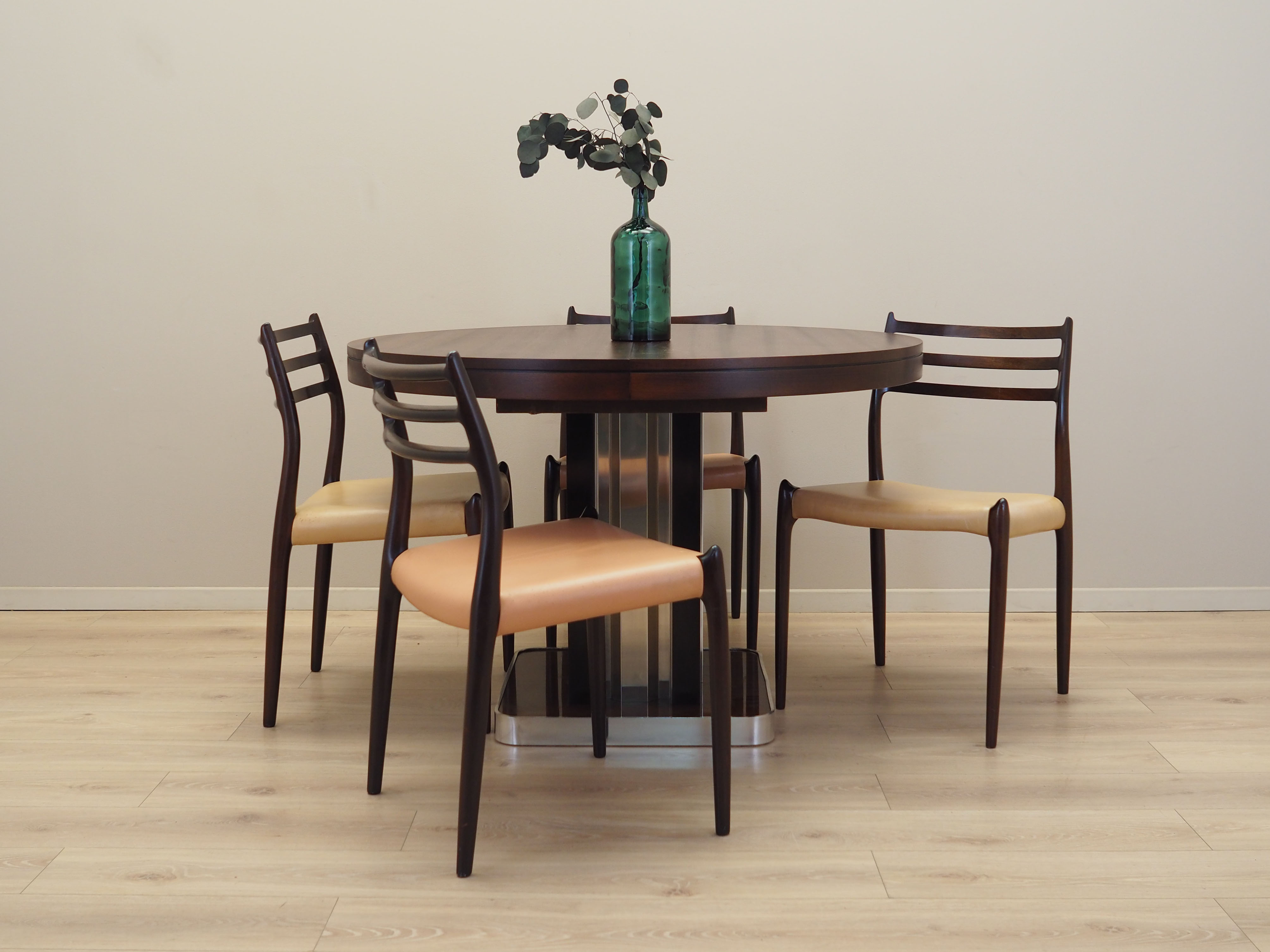 Runder Mahagoni Tisch 1970er