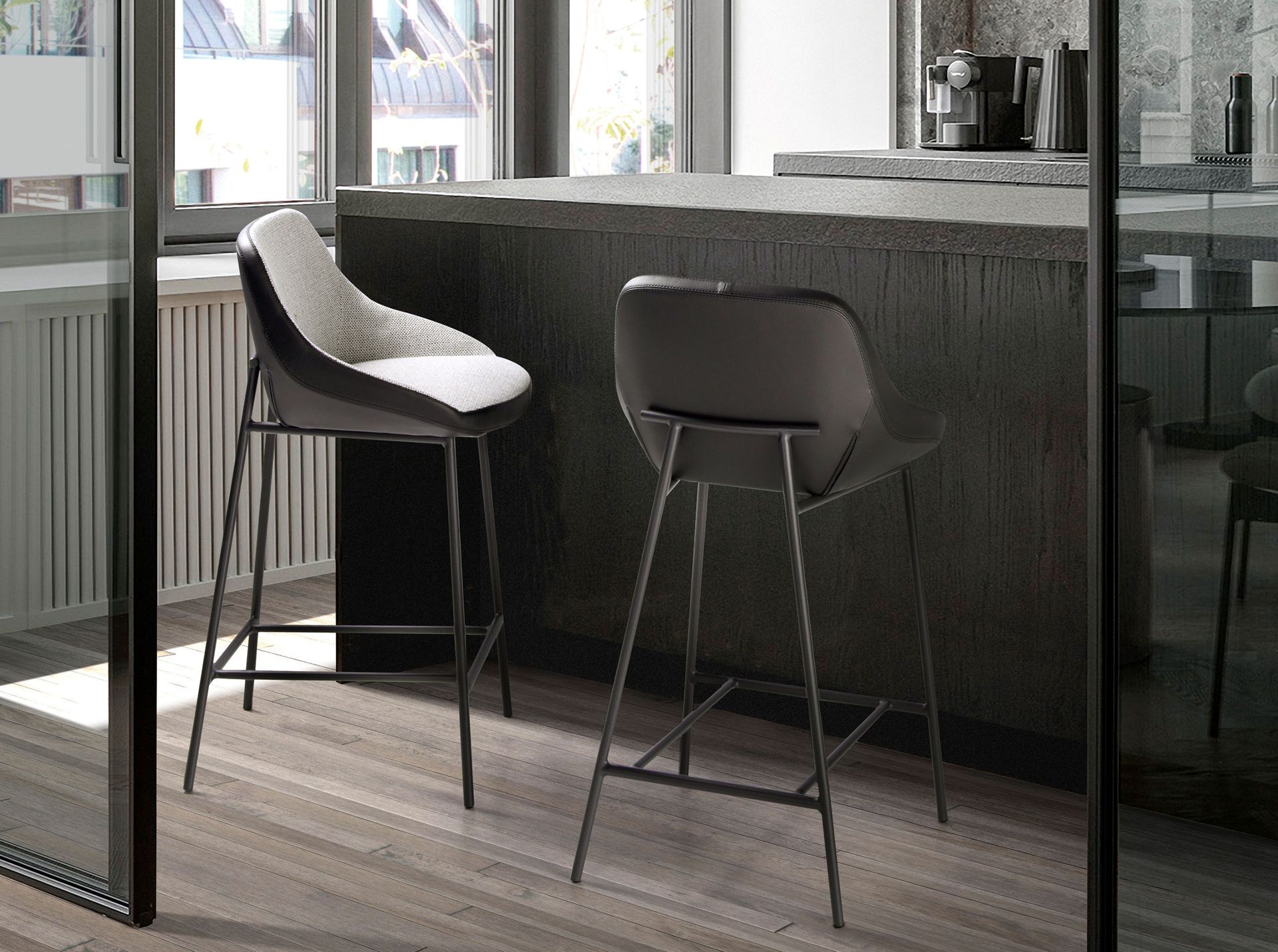 Bar stool
Faux leather
Textile
Grey