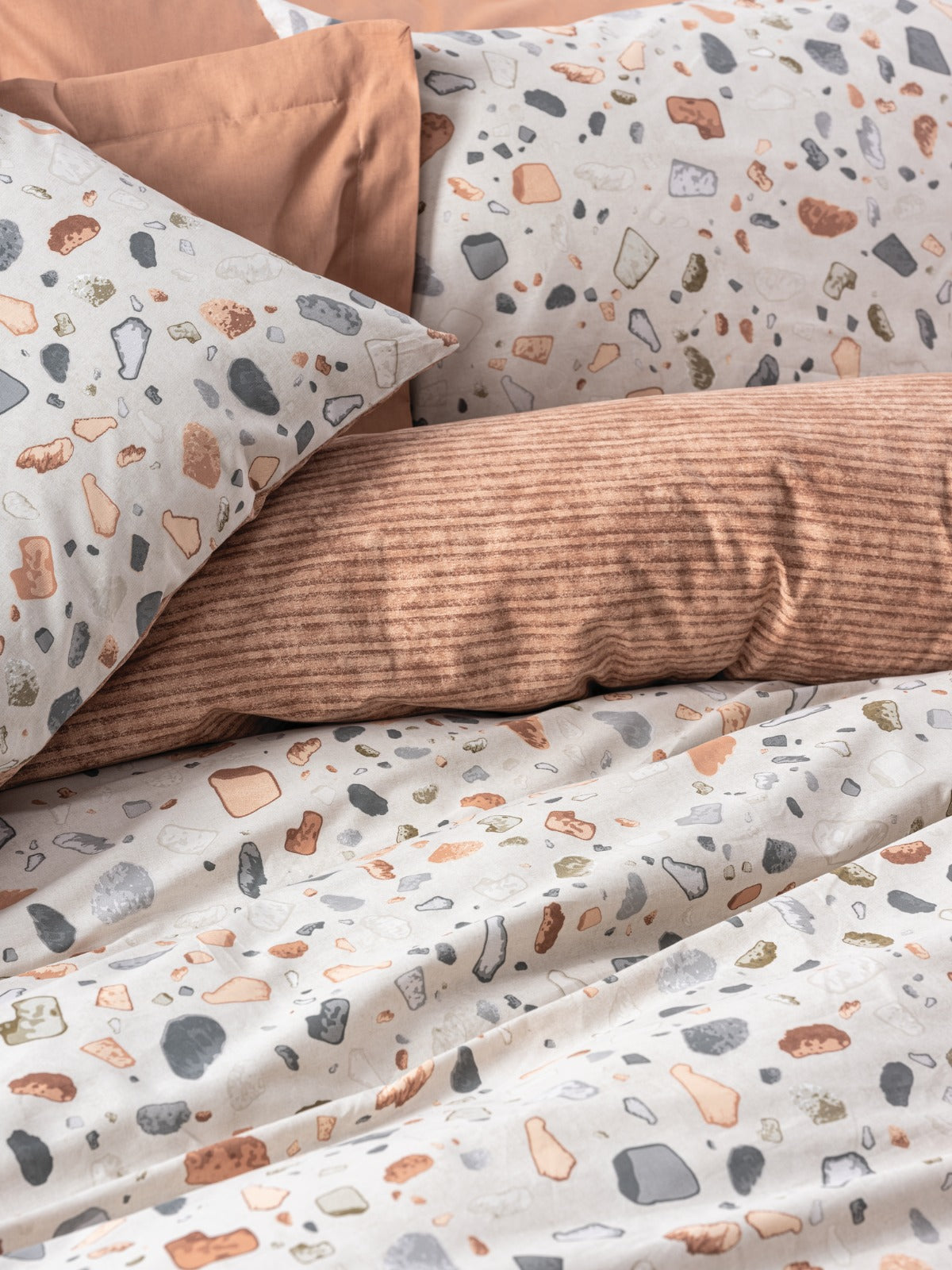 Bedding set 6-piece. 100% Premium Cotton 220x240cm