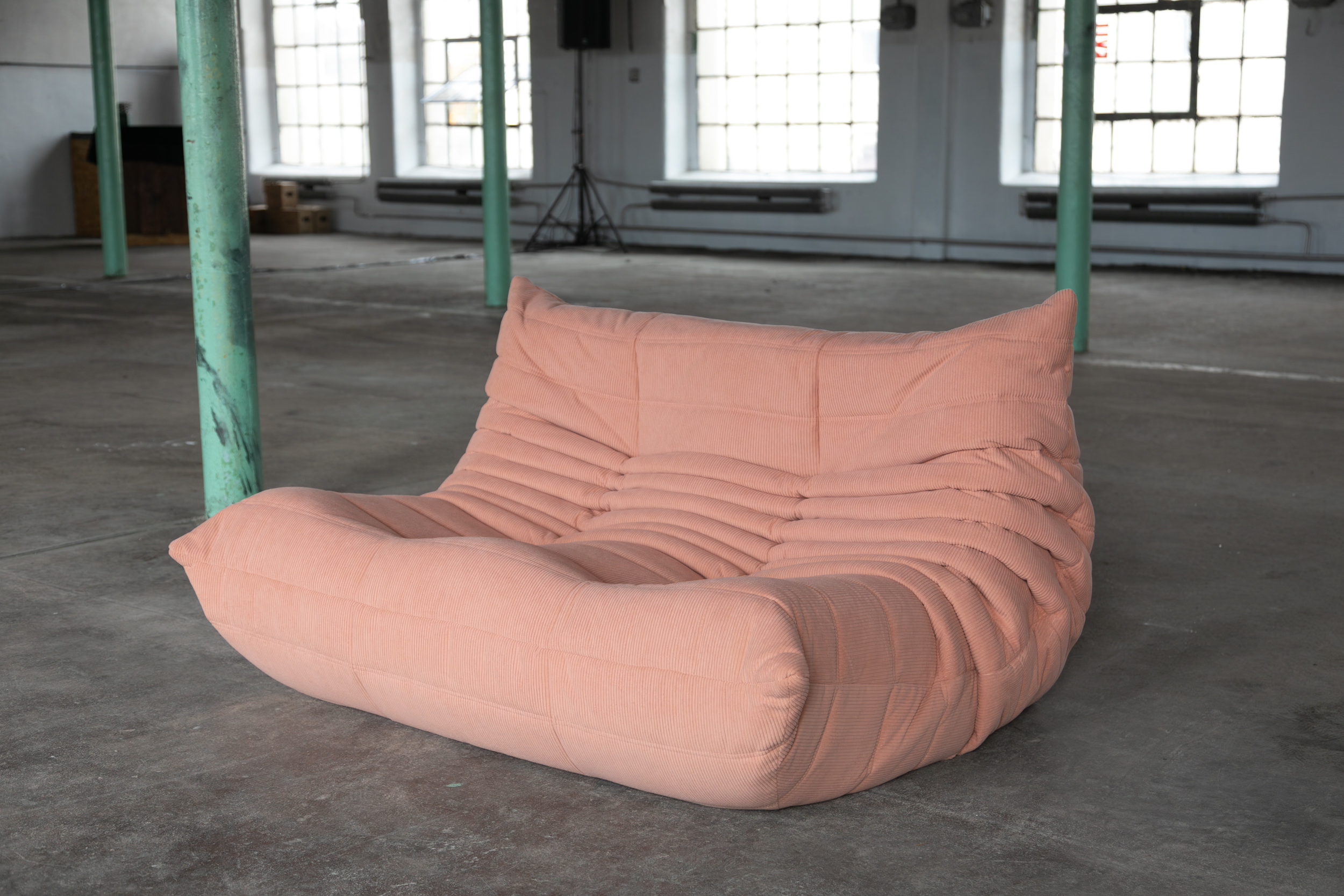 Togo 2-Sitzer Sofa Cord Rosa
