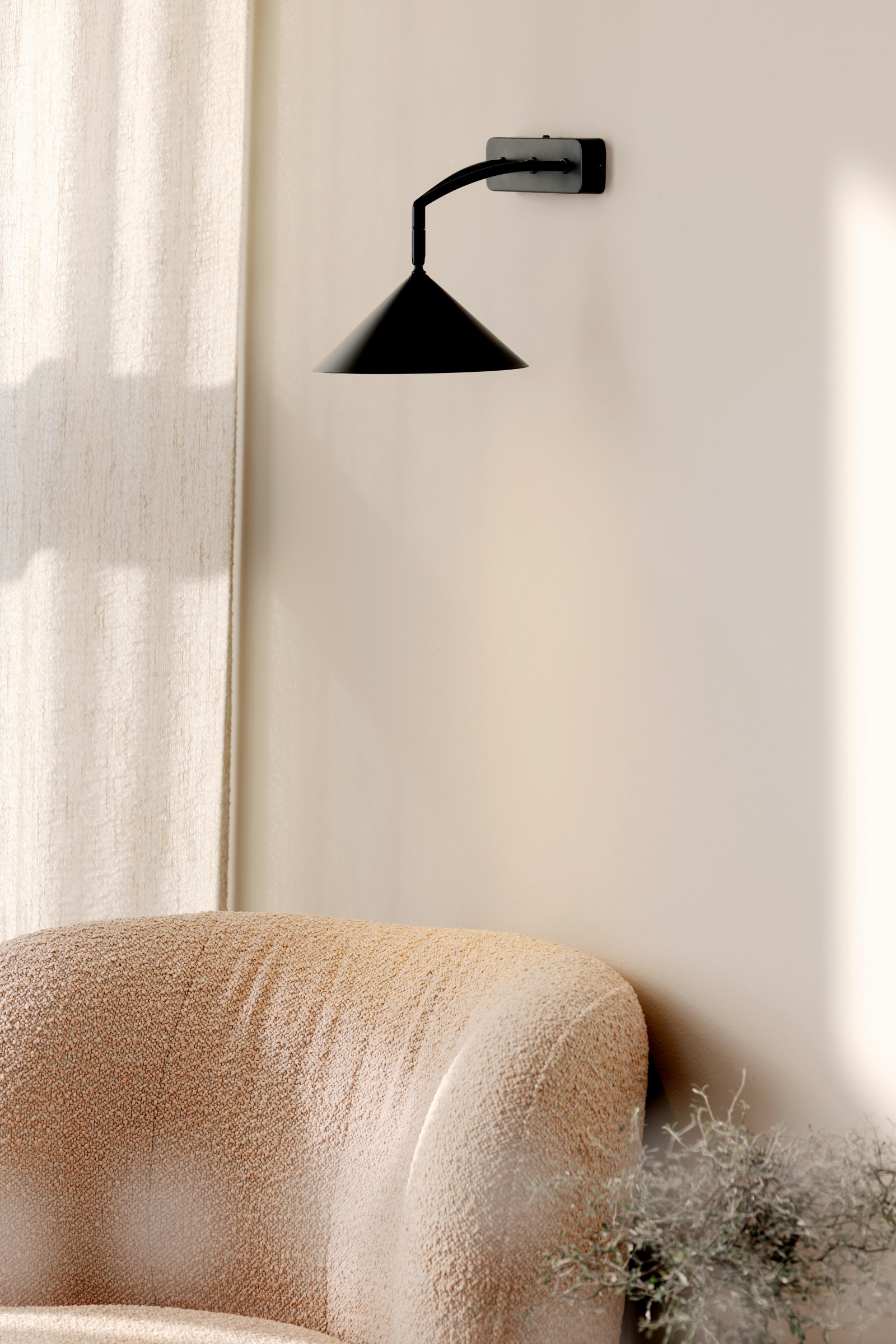 Curve Wall Lamp Black