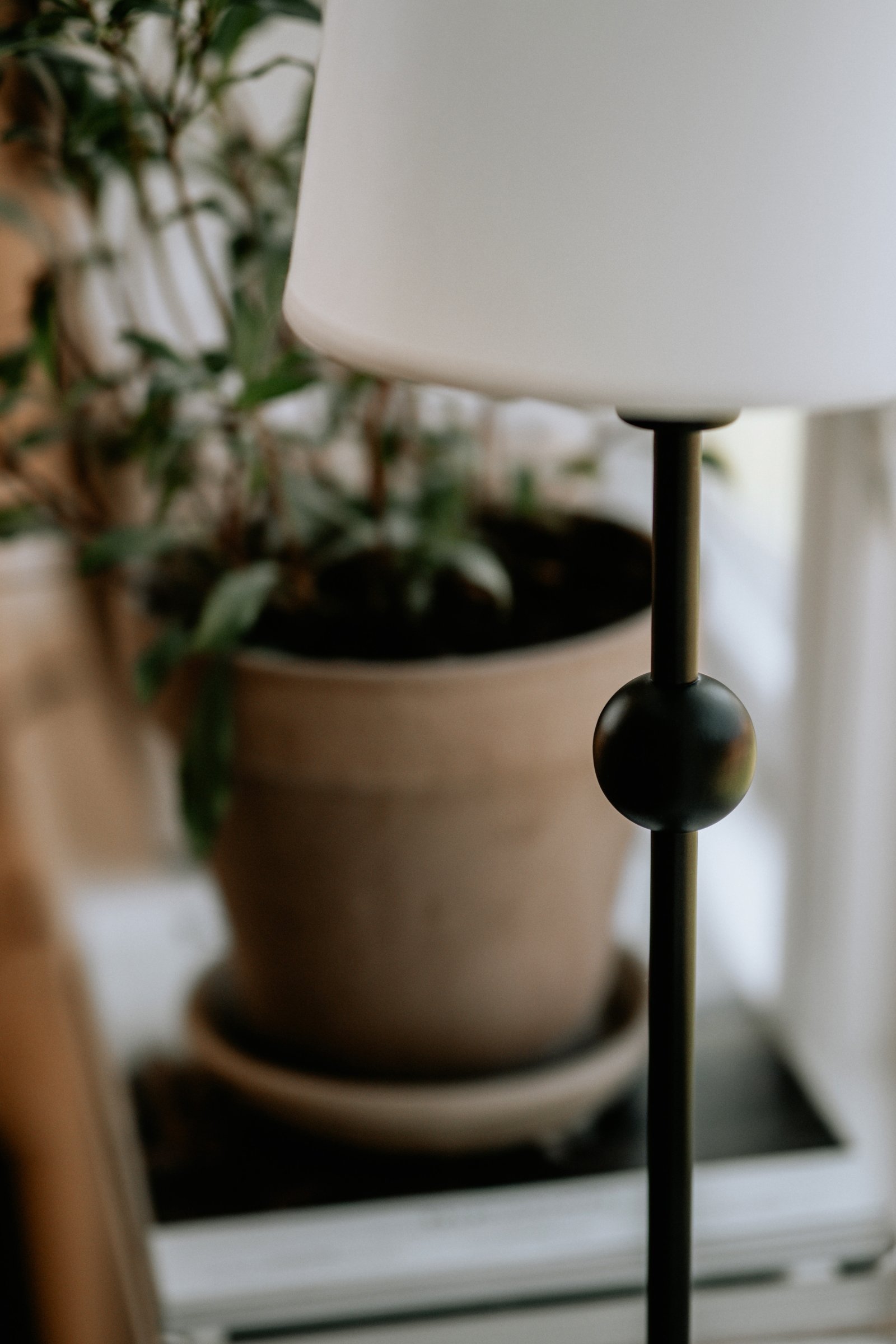 Astrid Table Lamp Black
