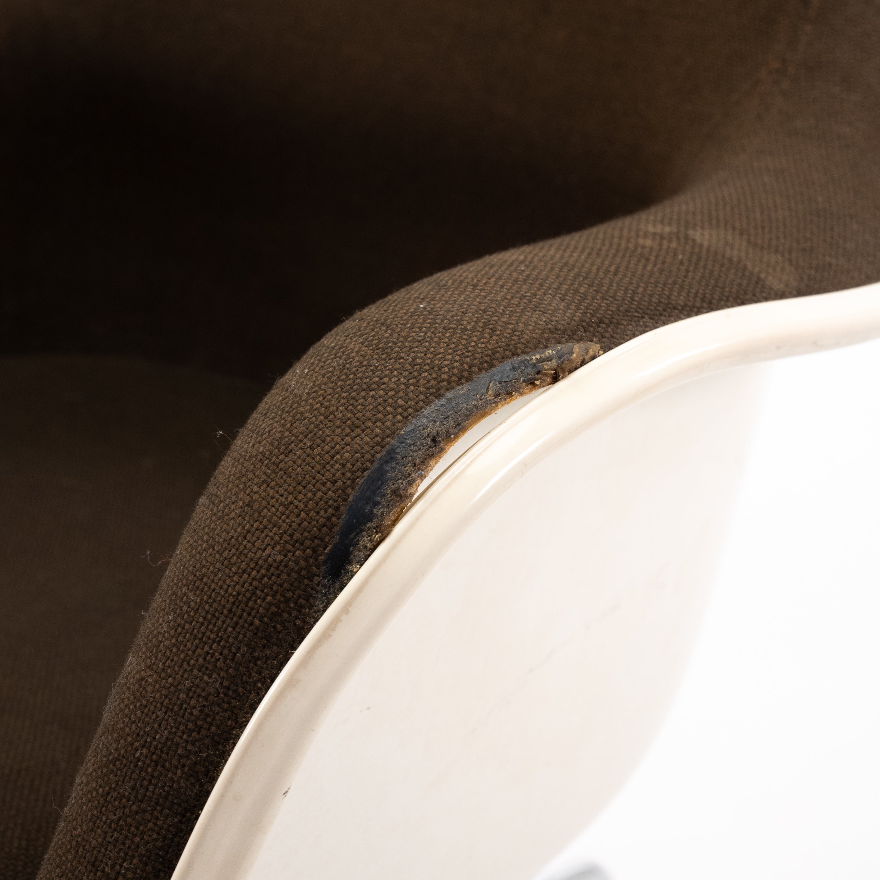 Loose Cushion Armlehnstuhl Braun von Herman Miller