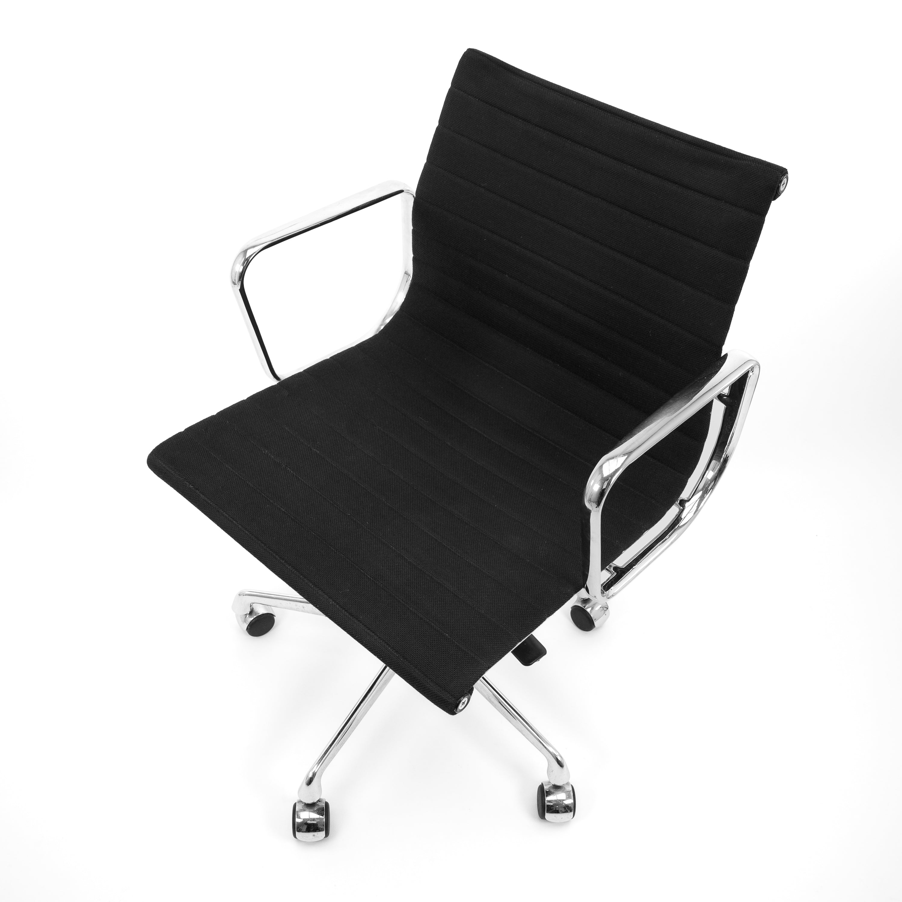 EA117 Office Chair Black by Vitra