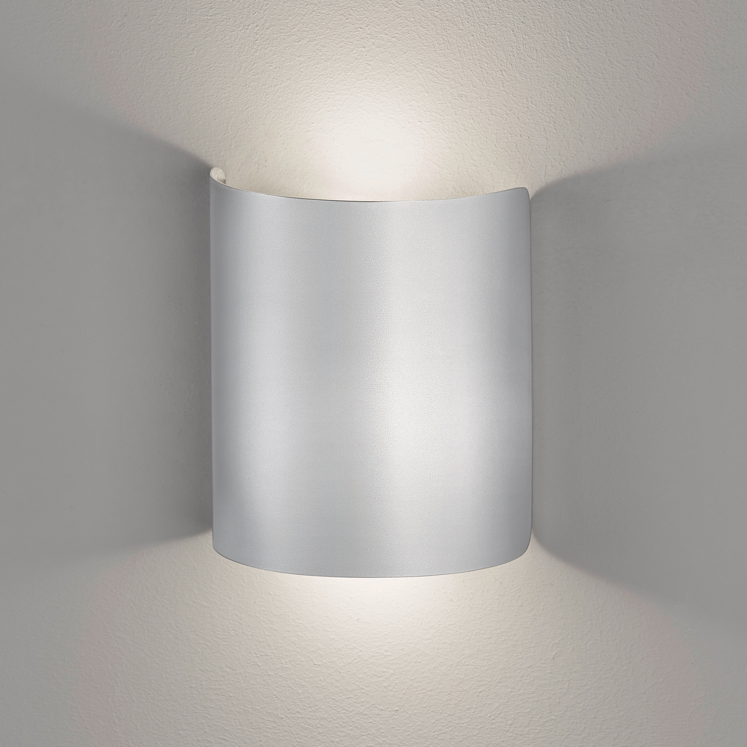 Halv LED-Wandleuchte Eisen 1-Flammig Silber
