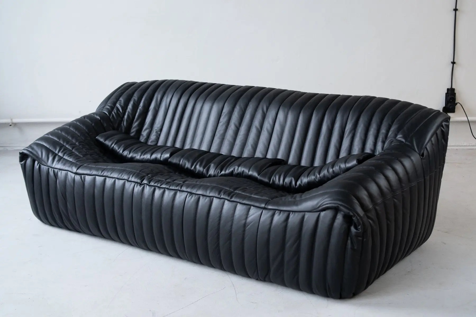 Togo Armchair Smooth Leather Folk Brown