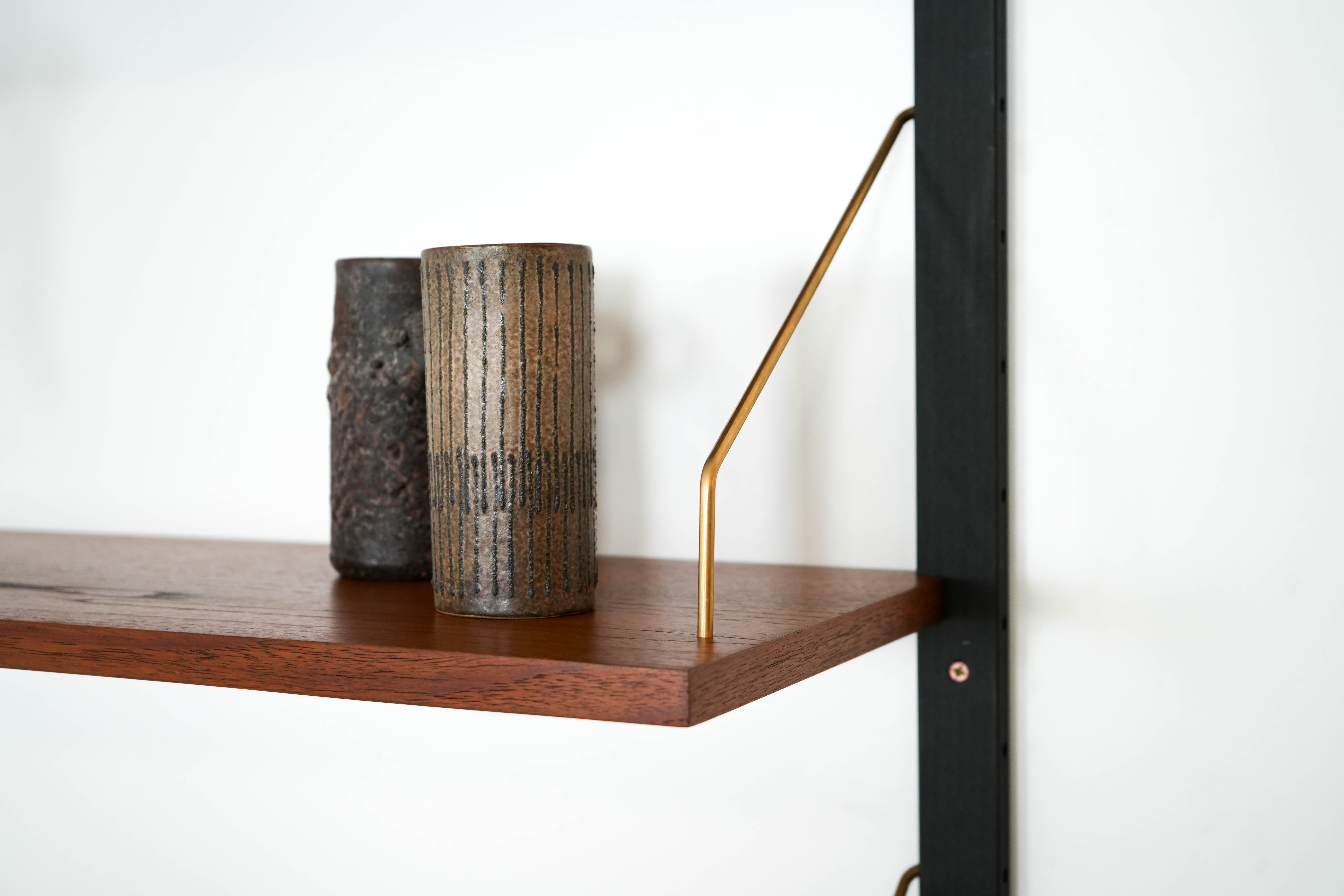 Libreria in teak marrone anni '60