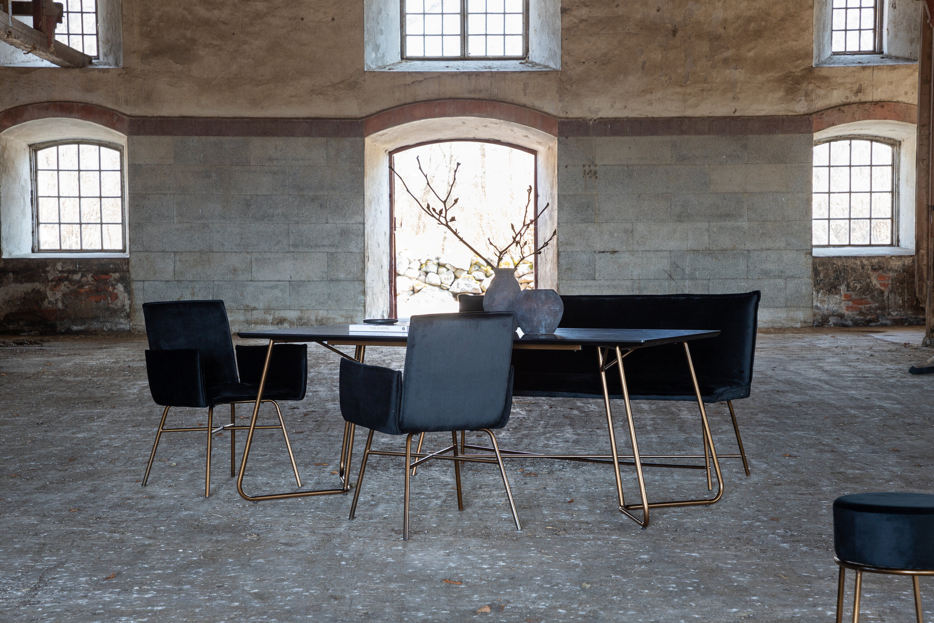 Petra Dining Table Copper in Used-Look Black Veneer
