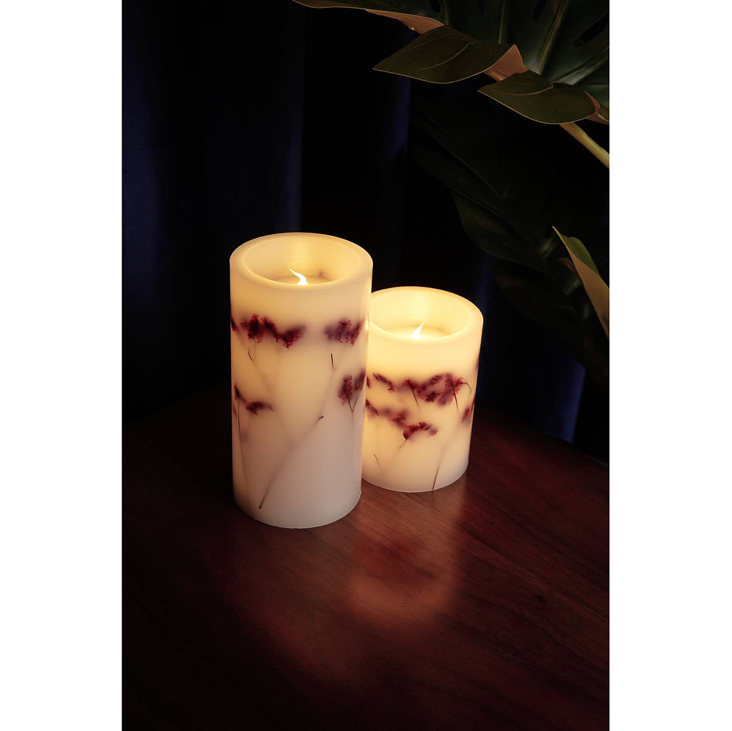 2x Shiny Bloom Wax Candle White