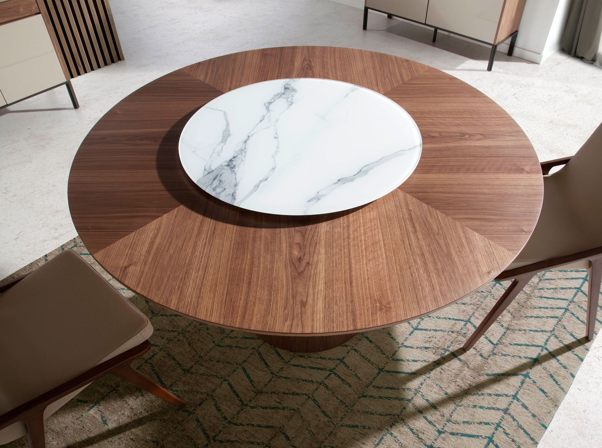Rotating round dining table Walnut wood Ø 135cm