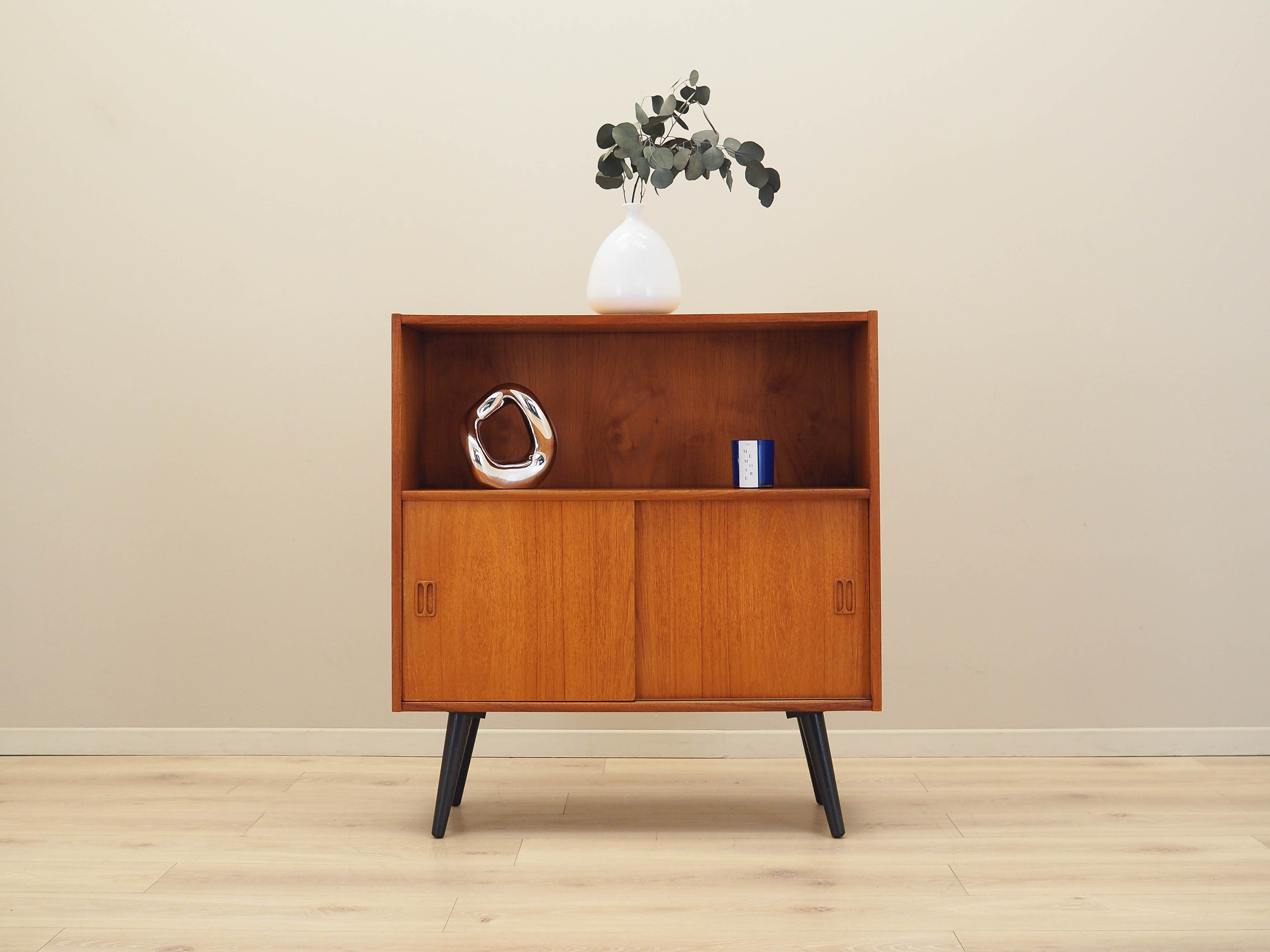 Teak bookshelf 1970s