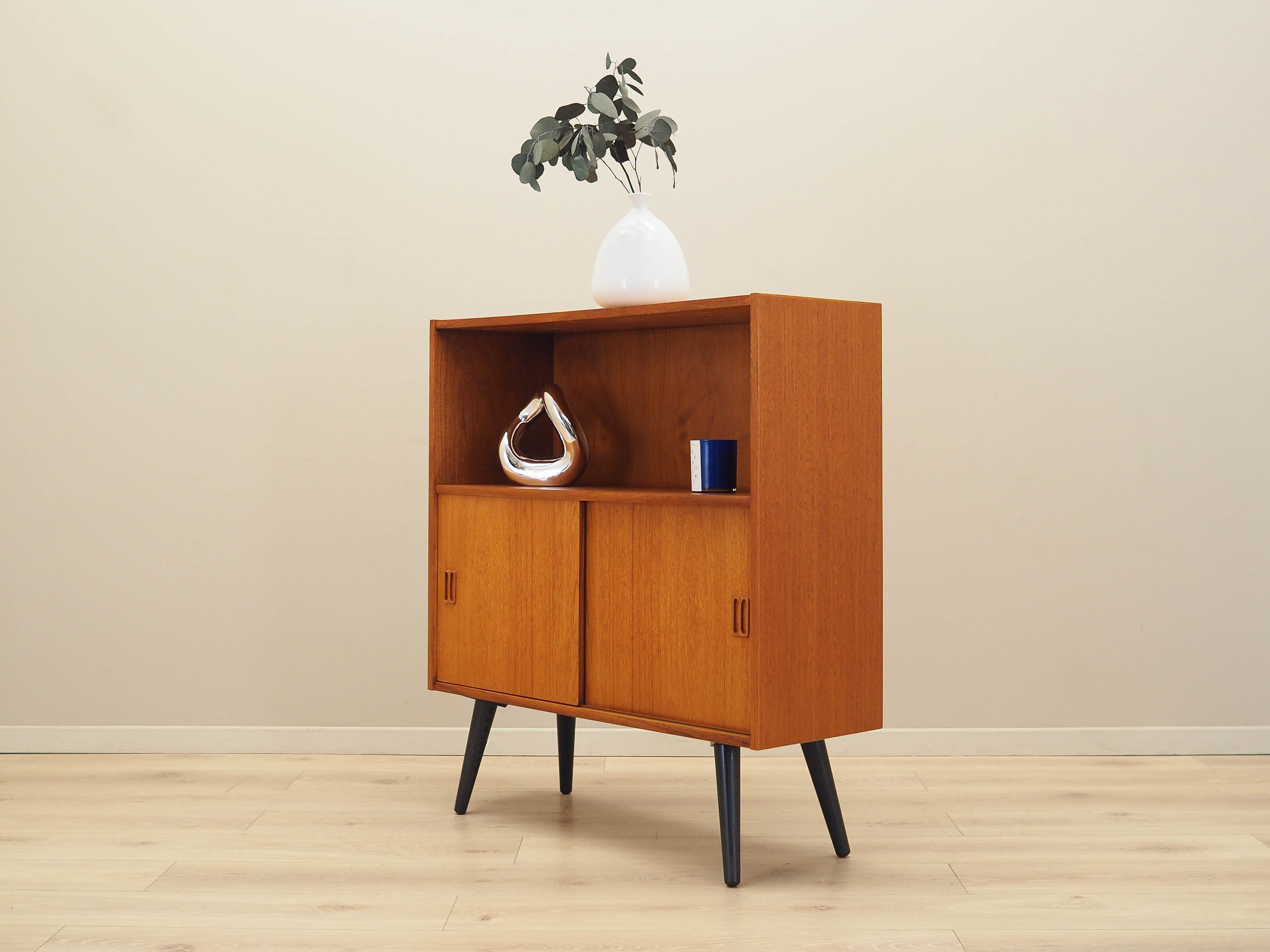 Teak bookshelf 1970s