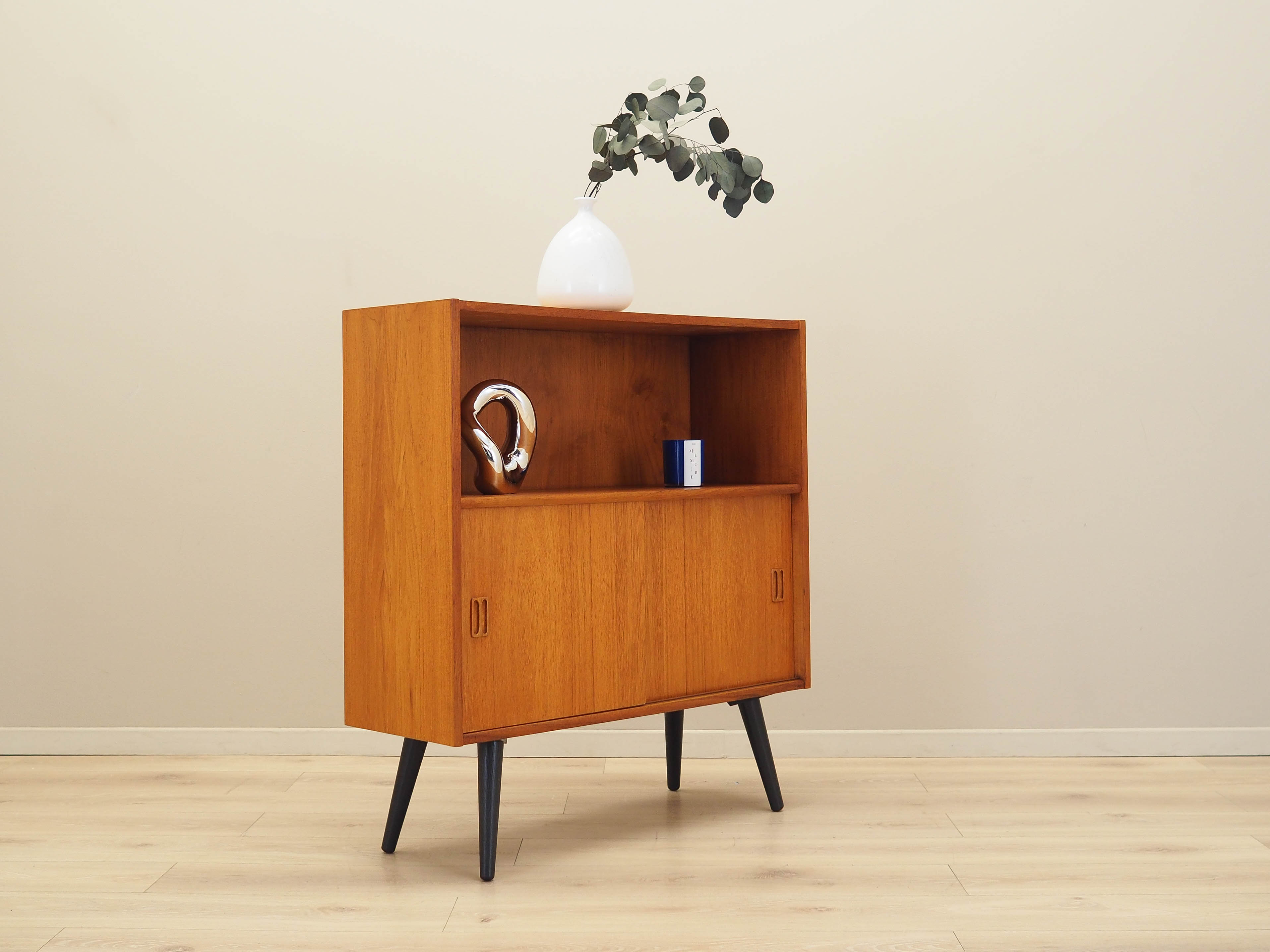 Teak bookshelf 1970s