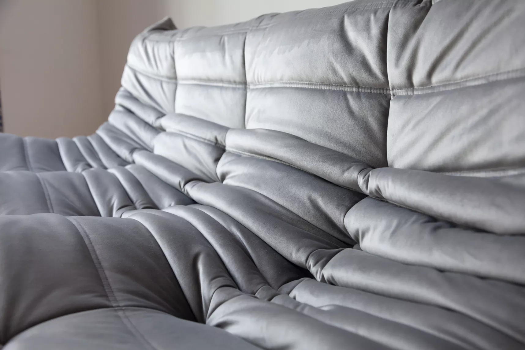 Togo Sofa 3-Sitzer, 2-Sitzer & Ottoman Samt Silbergrau