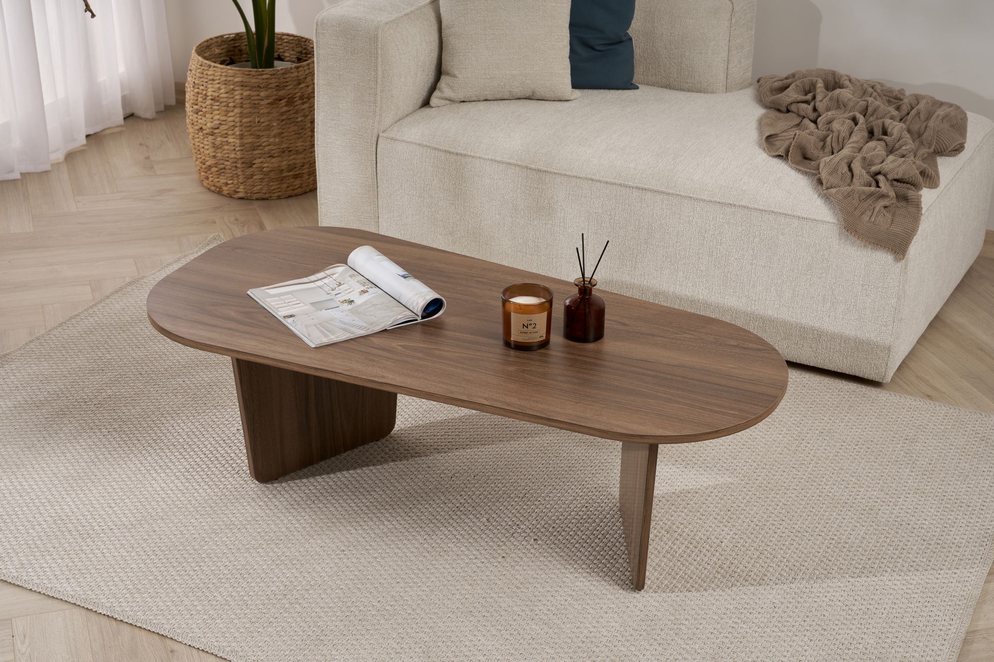 Ovalis Couchtisch Walnuss
