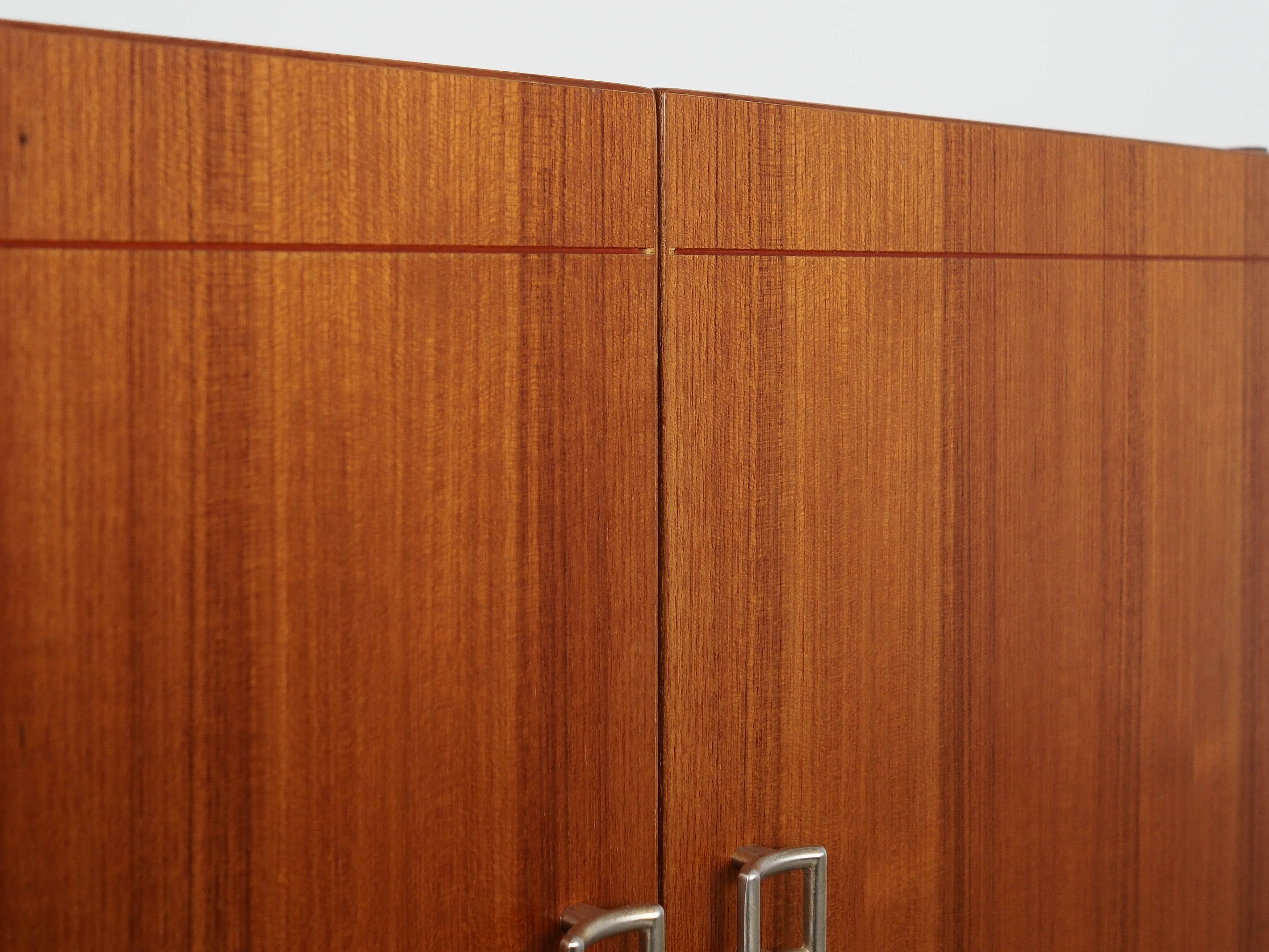 Armadio in teak marrone anni '70