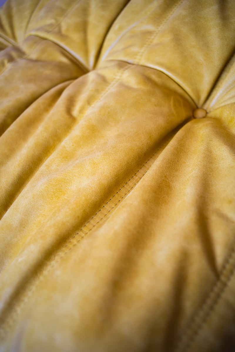 Set Poltrona e Pouf Togo in Pelle Pull-Up Giallo