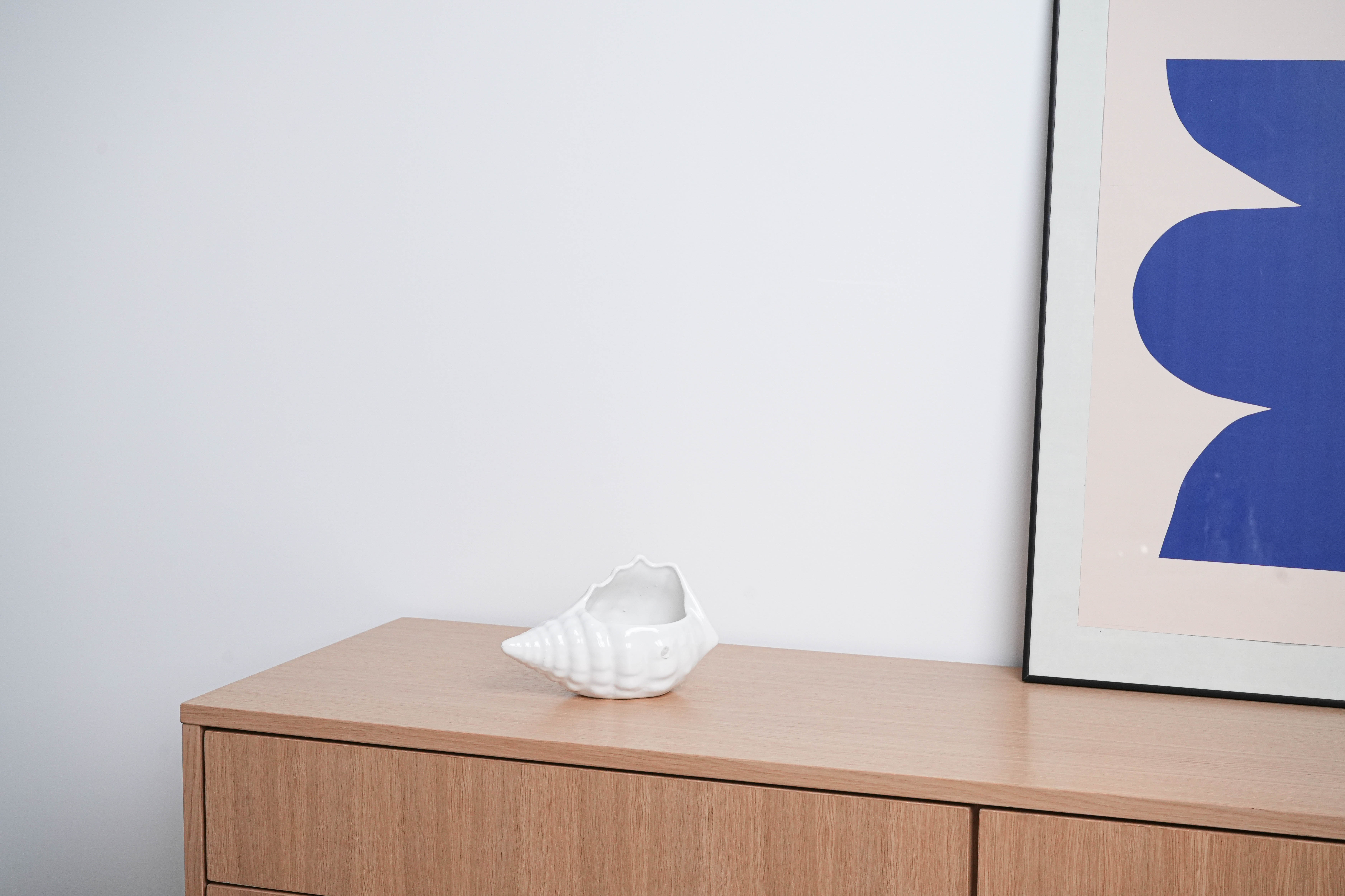 Ceramic shell White 1970s