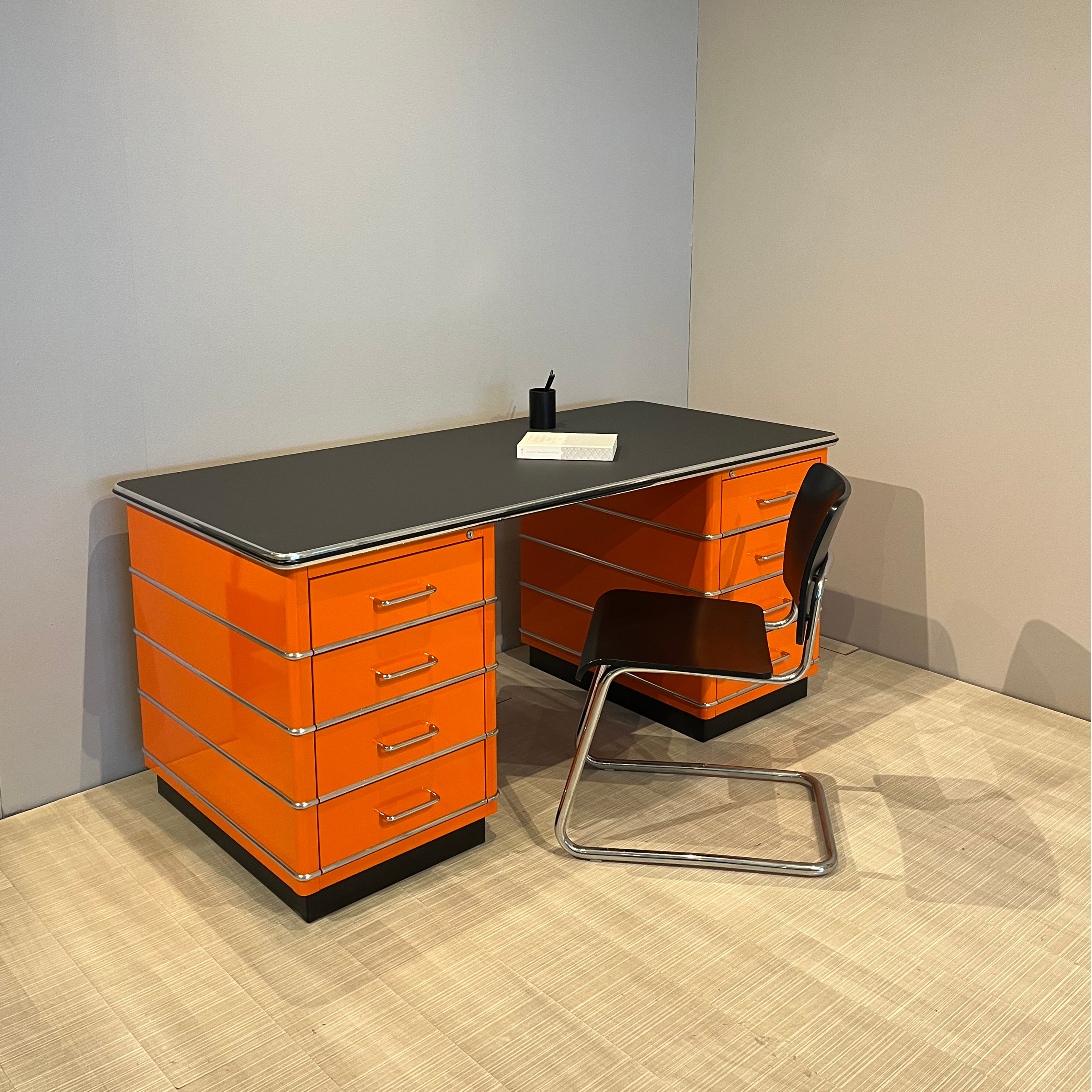 Classic Line Schreibtisch TB 229 Stahl Orange