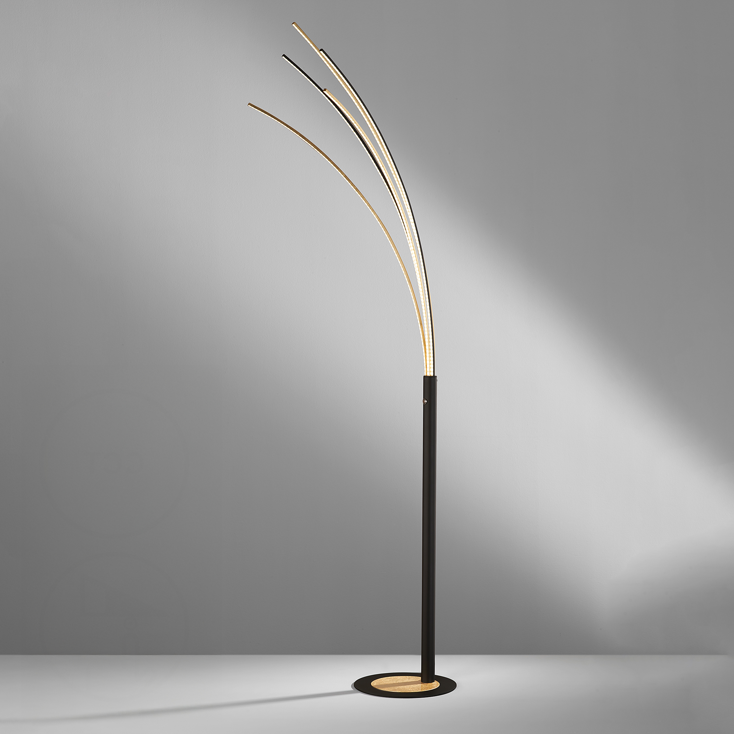 1-Flammig LED-Stehleuchte Ellmau Eisen Schwarz Gold