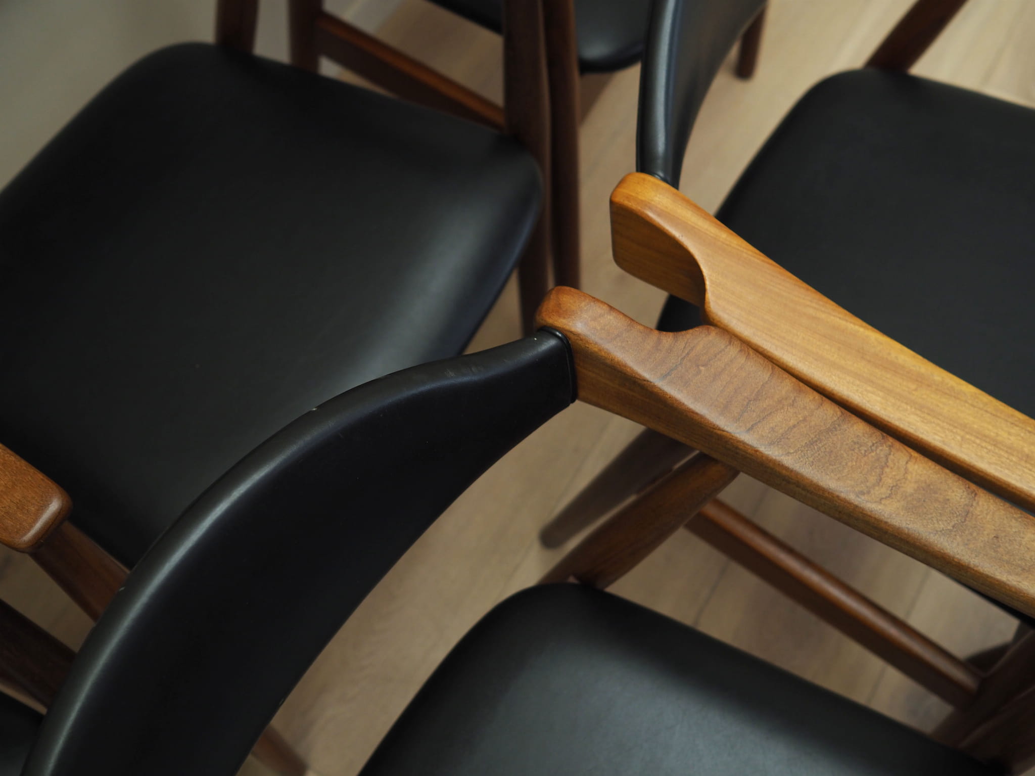 6x Chair Teak Wood Leather Black 1970s