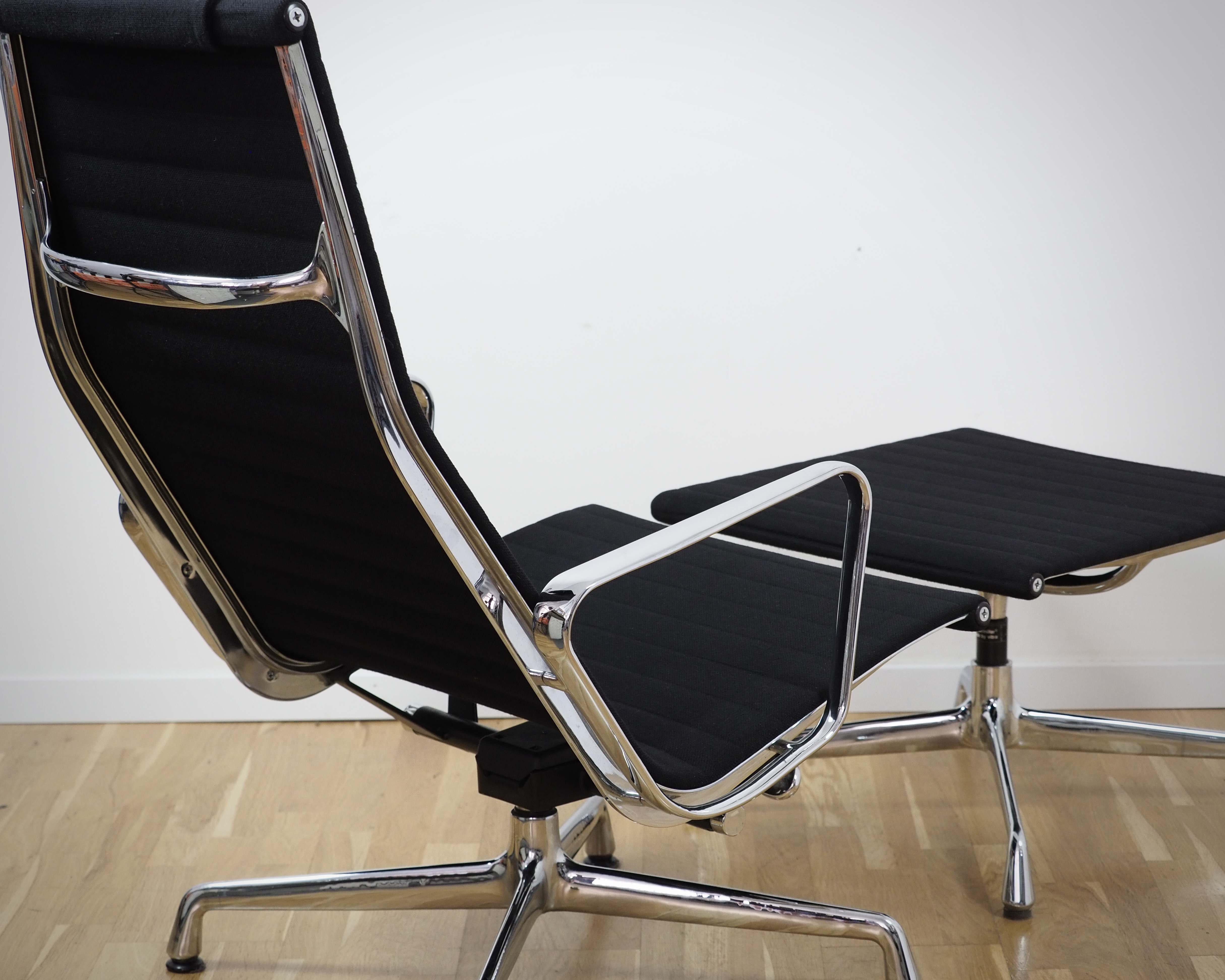 Aluminium Chair EA 124 & EA 125 Hopsack Schwarz