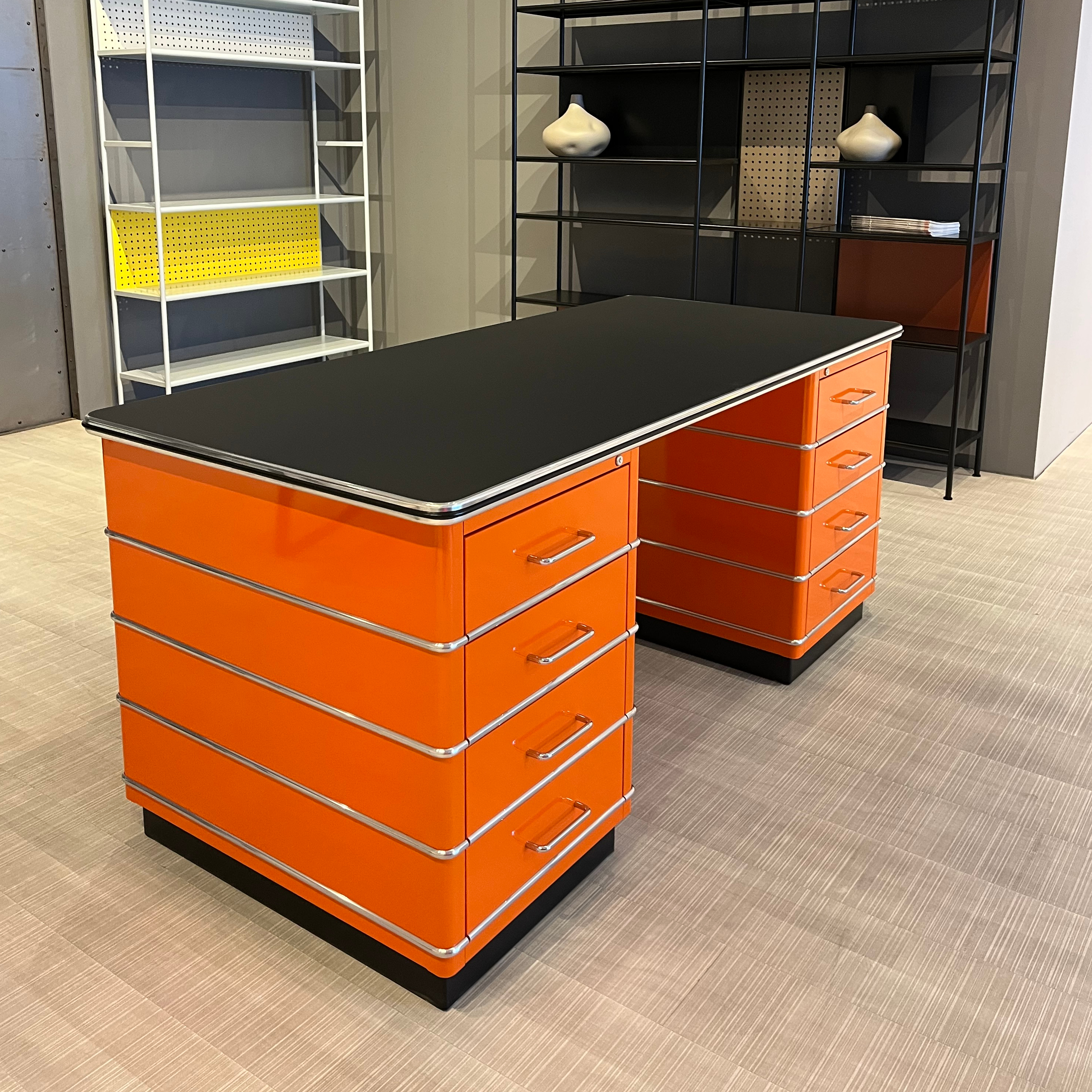 Classic Line Schreibtisch TB 229 Stahl Orange