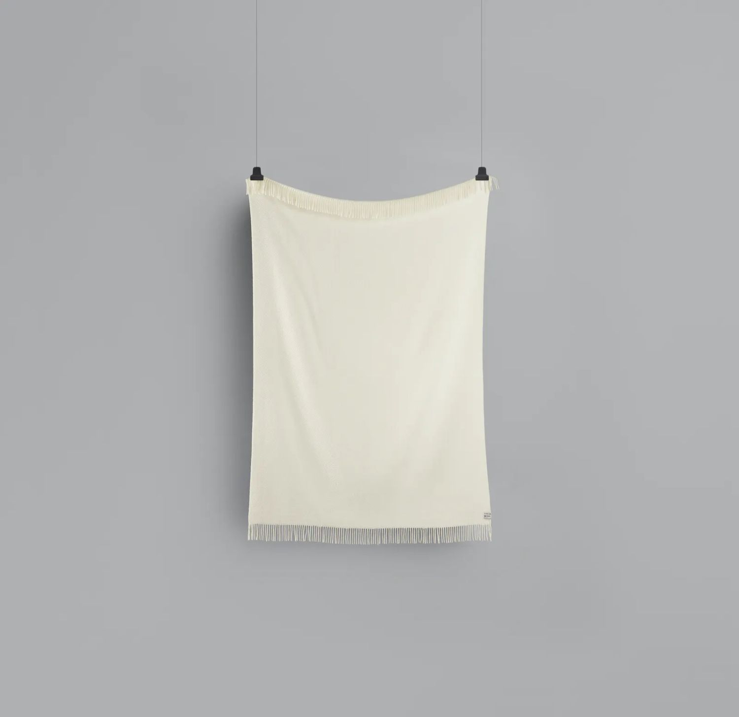 Cat's paw blanket wool white