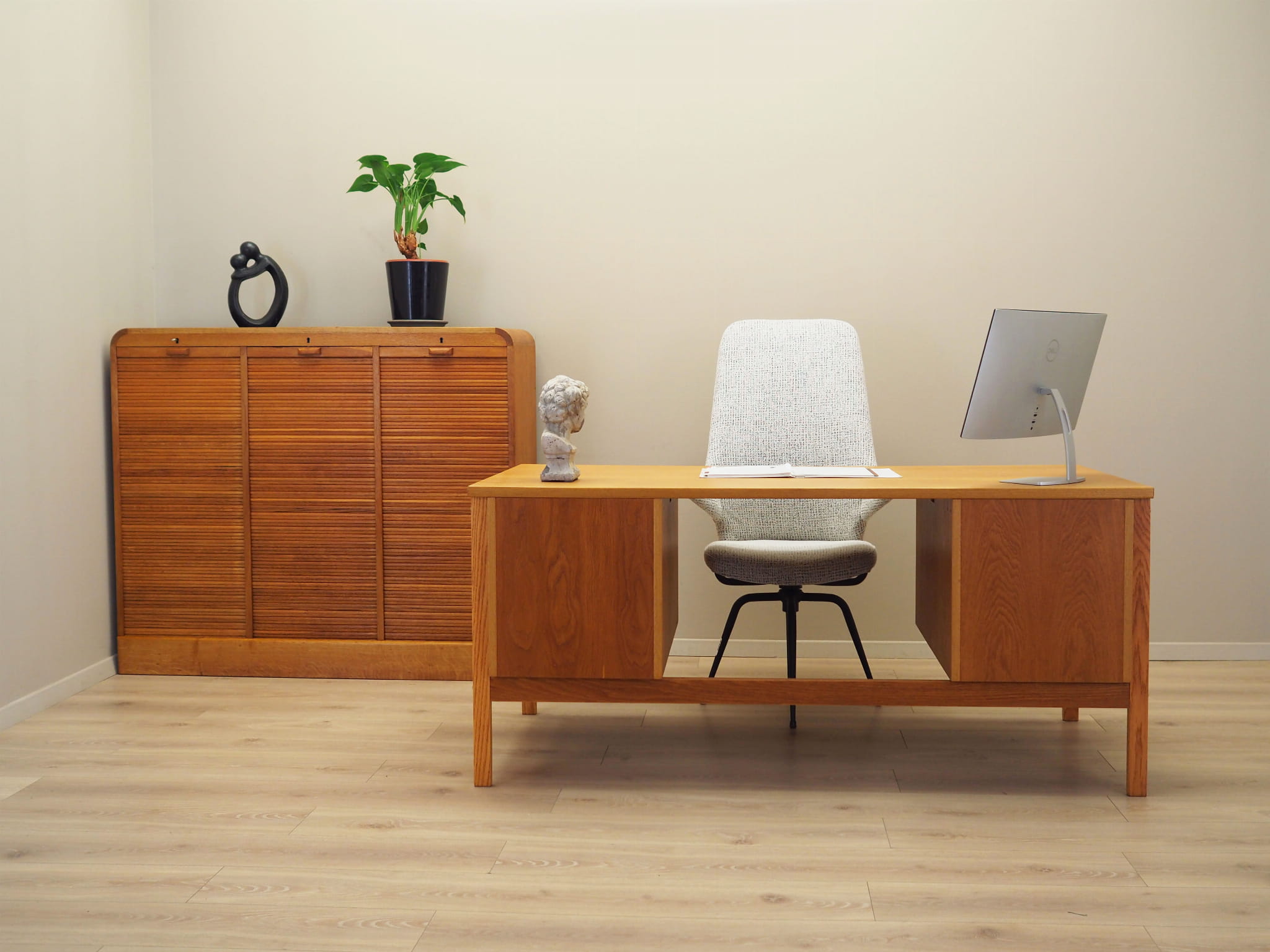 Desk
Ash wood
1970s