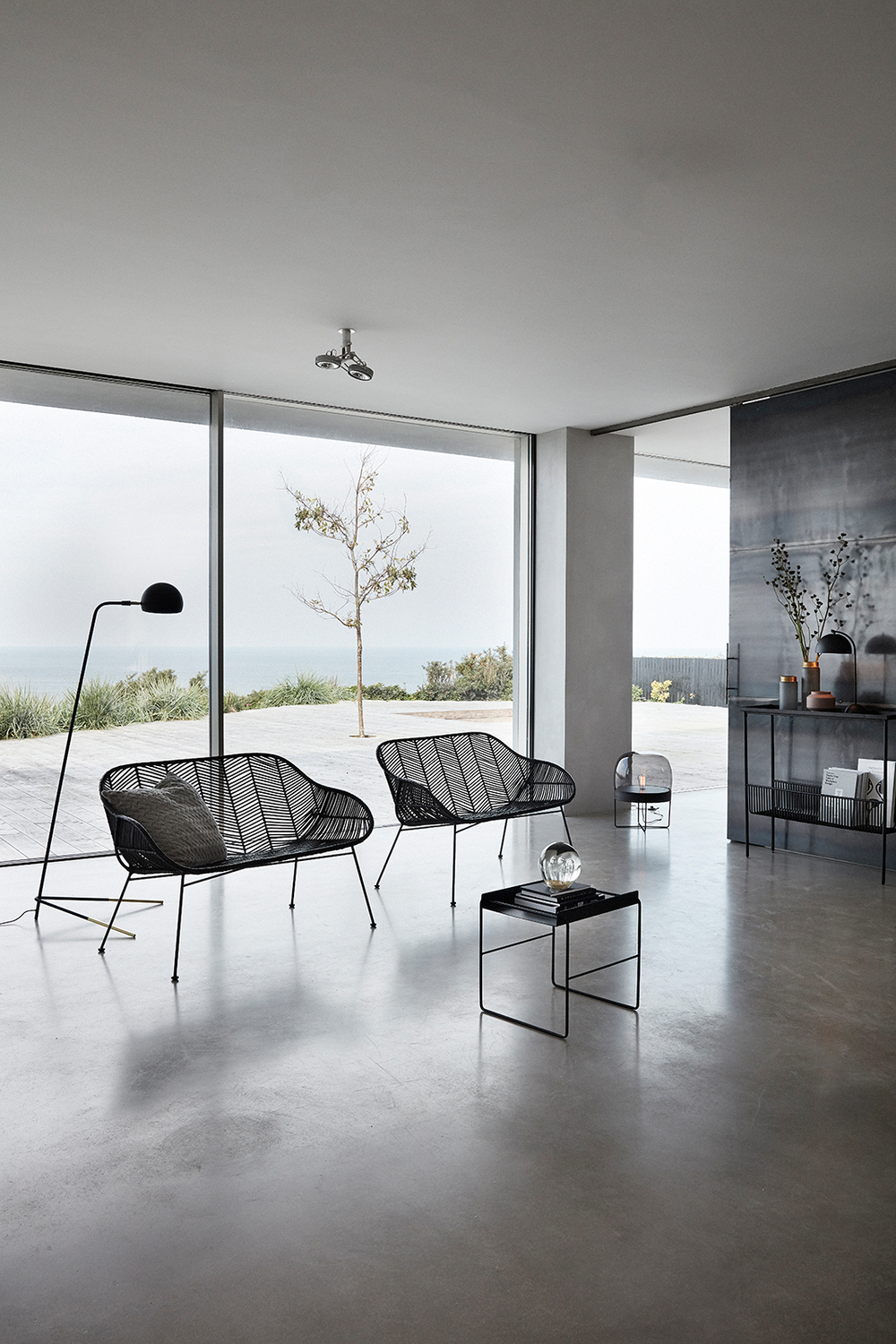 Form Tischlampe Schwarz