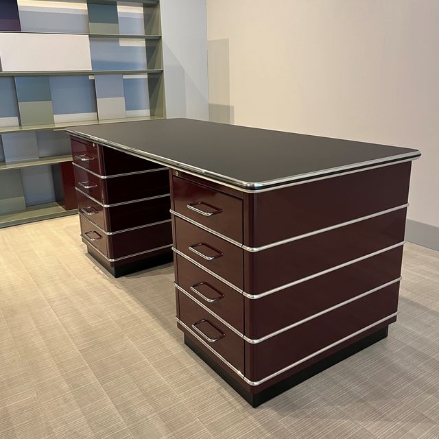 Classic Line Schreibtisch TB229 Stahl Dunkelrot