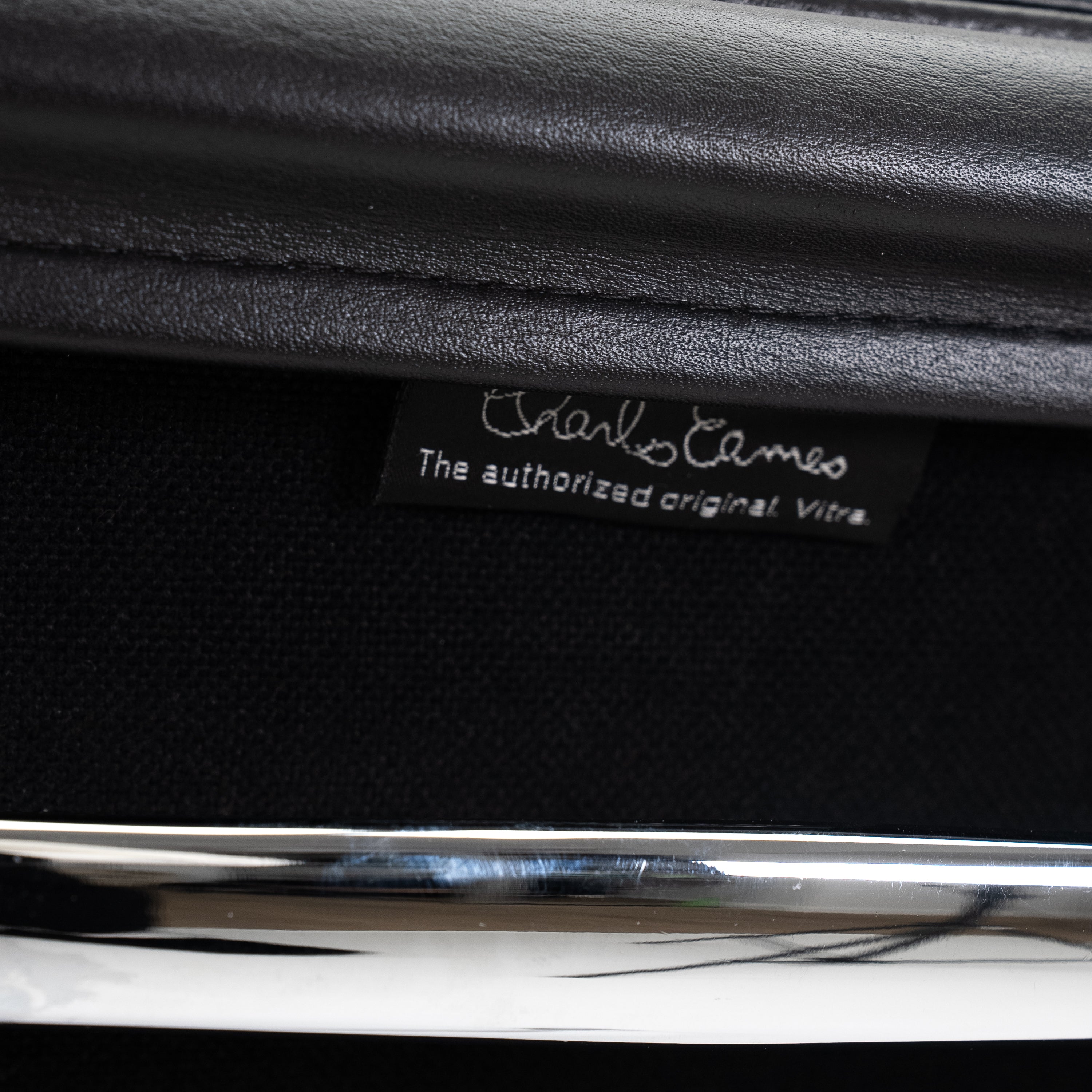 EA208 Bürostuhl Leder Schwarz von Vitra