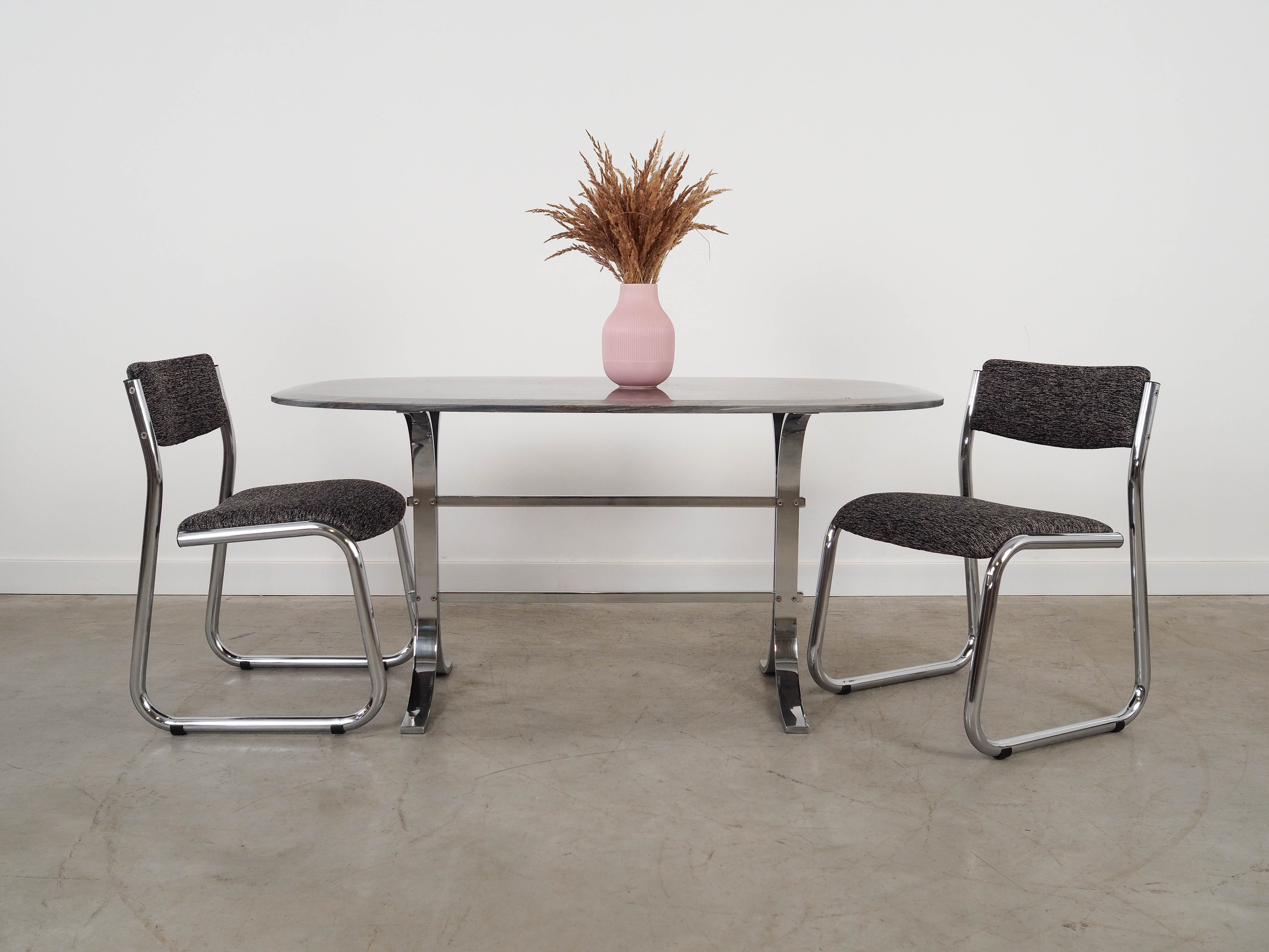 Steintisch 1980er Jahre