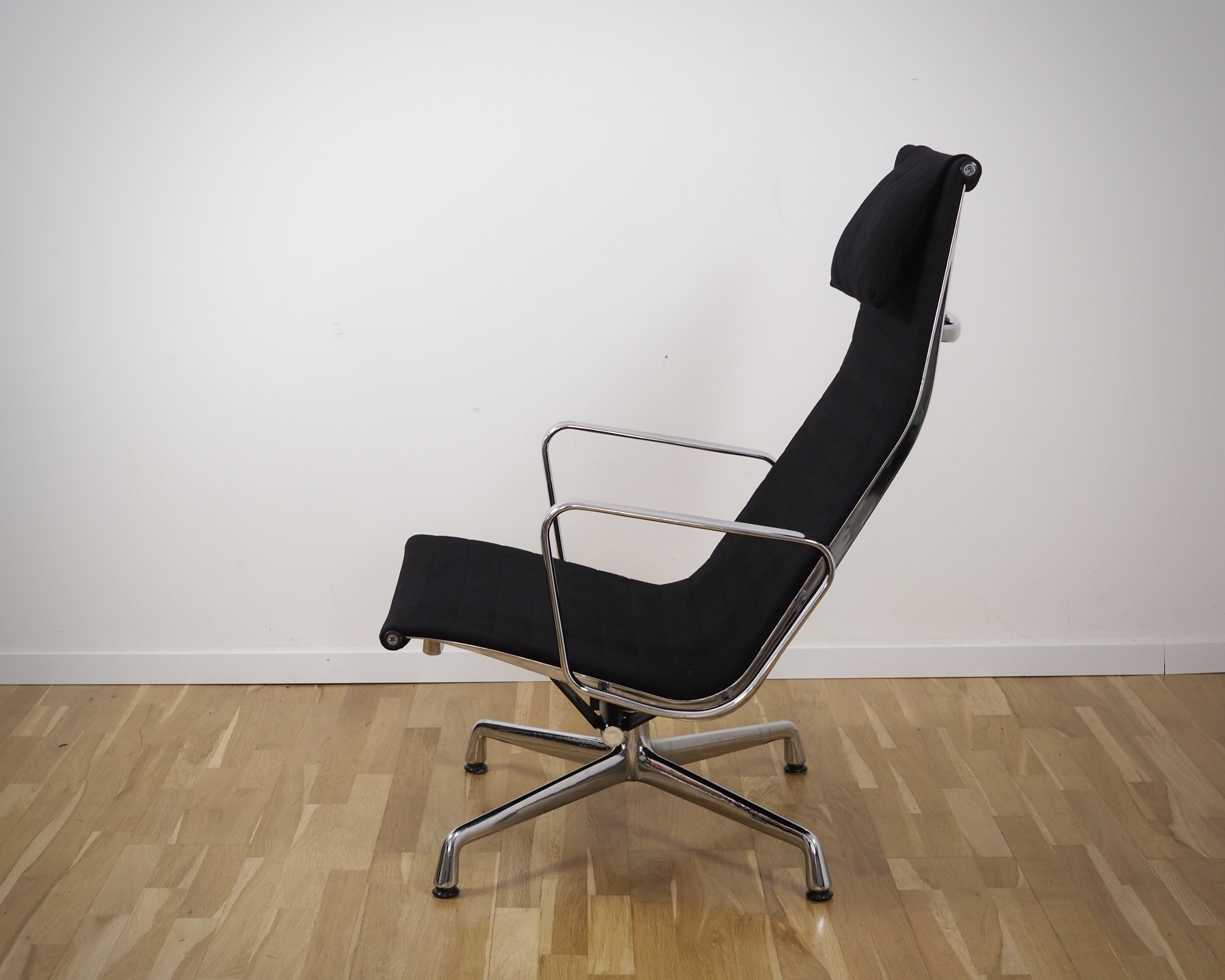 Aluminium Chair EA 124 & EA 125 Hopsack Schwarz