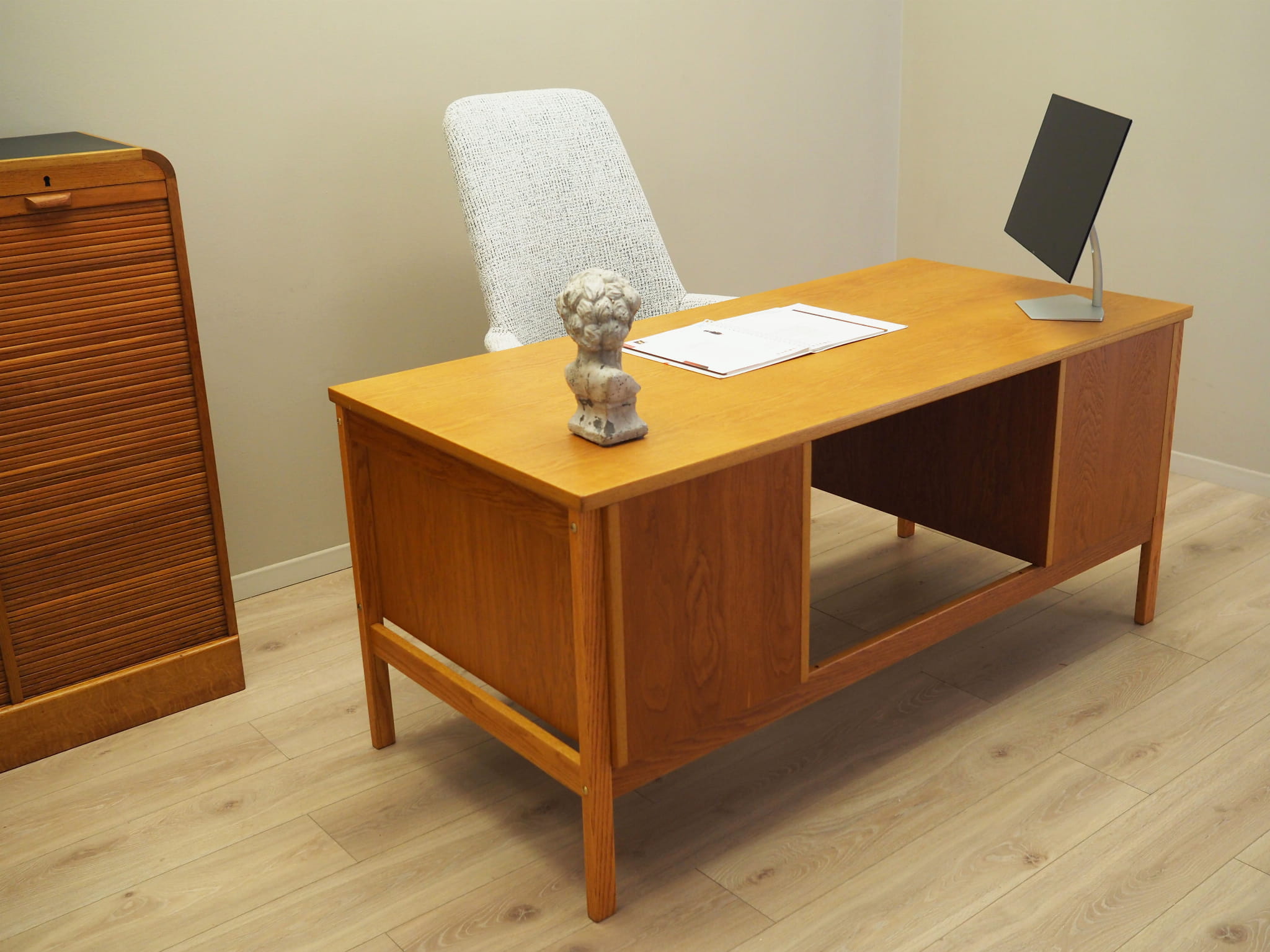 Desk
Ash wood
1970s