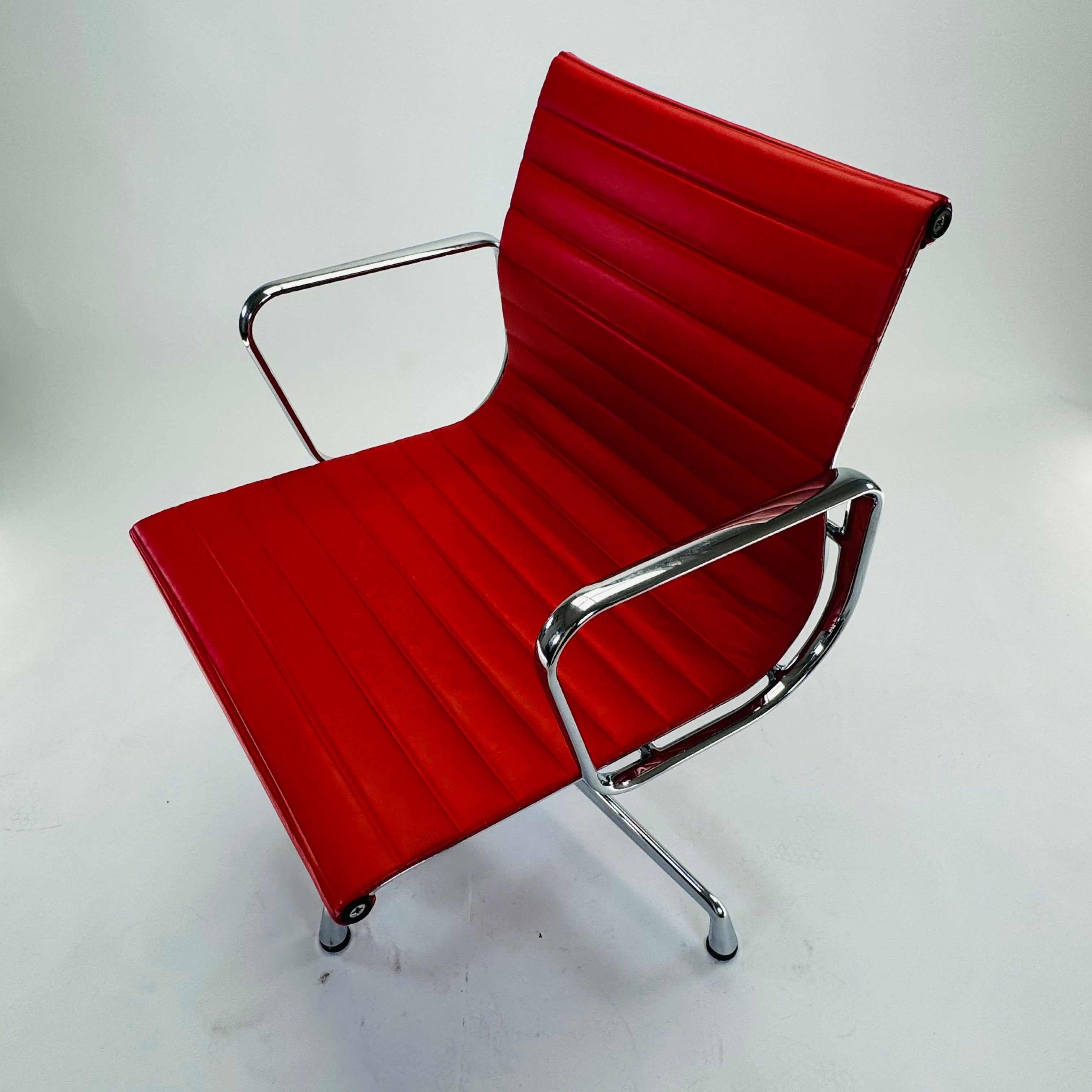 Eames EA 108 Aluminium Chair Leder Rot