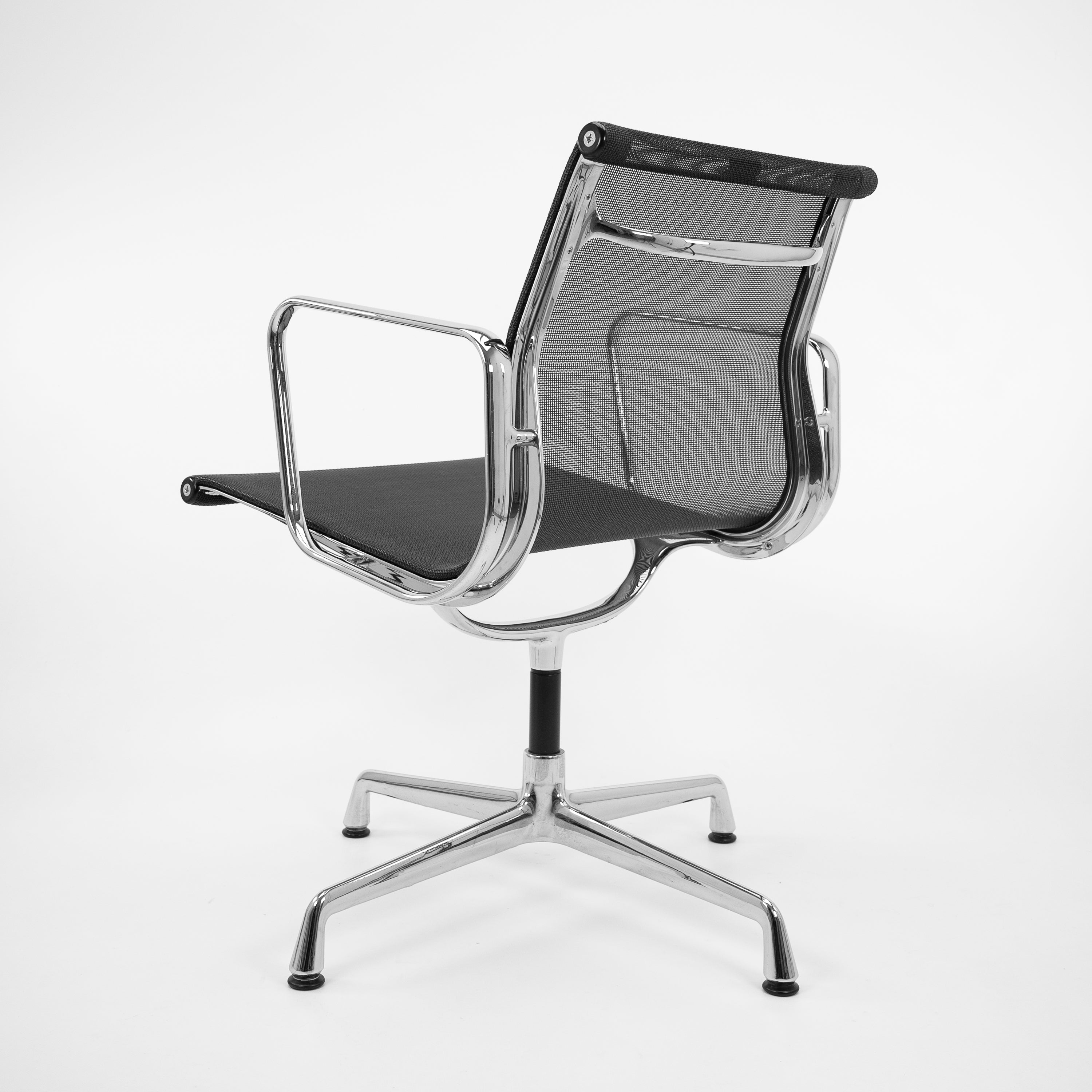 EA108 Bürostuhl Schwarz von Vitra