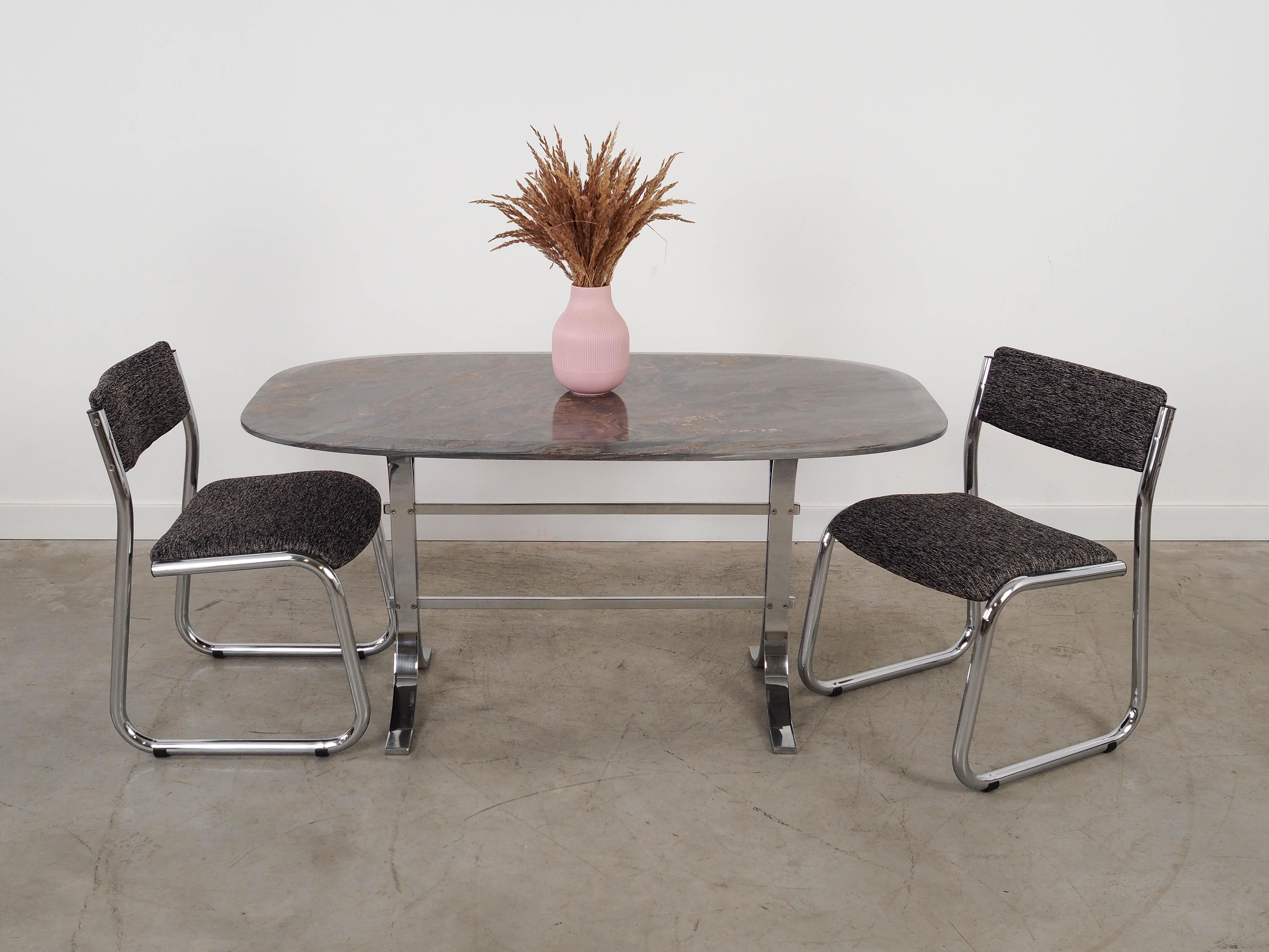 Steintisch 1980er Jahre