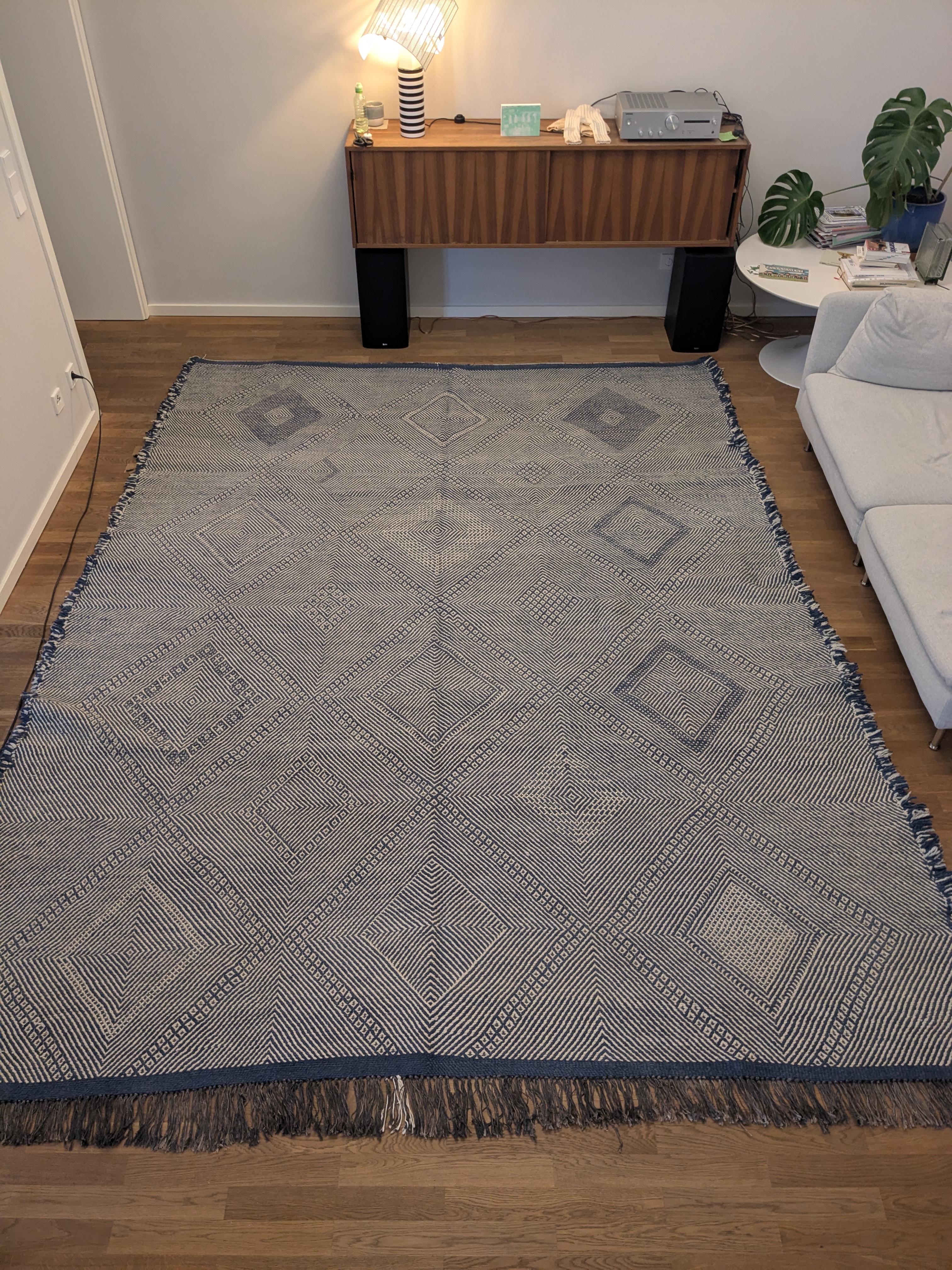 Hand-knotted rug blue-cream