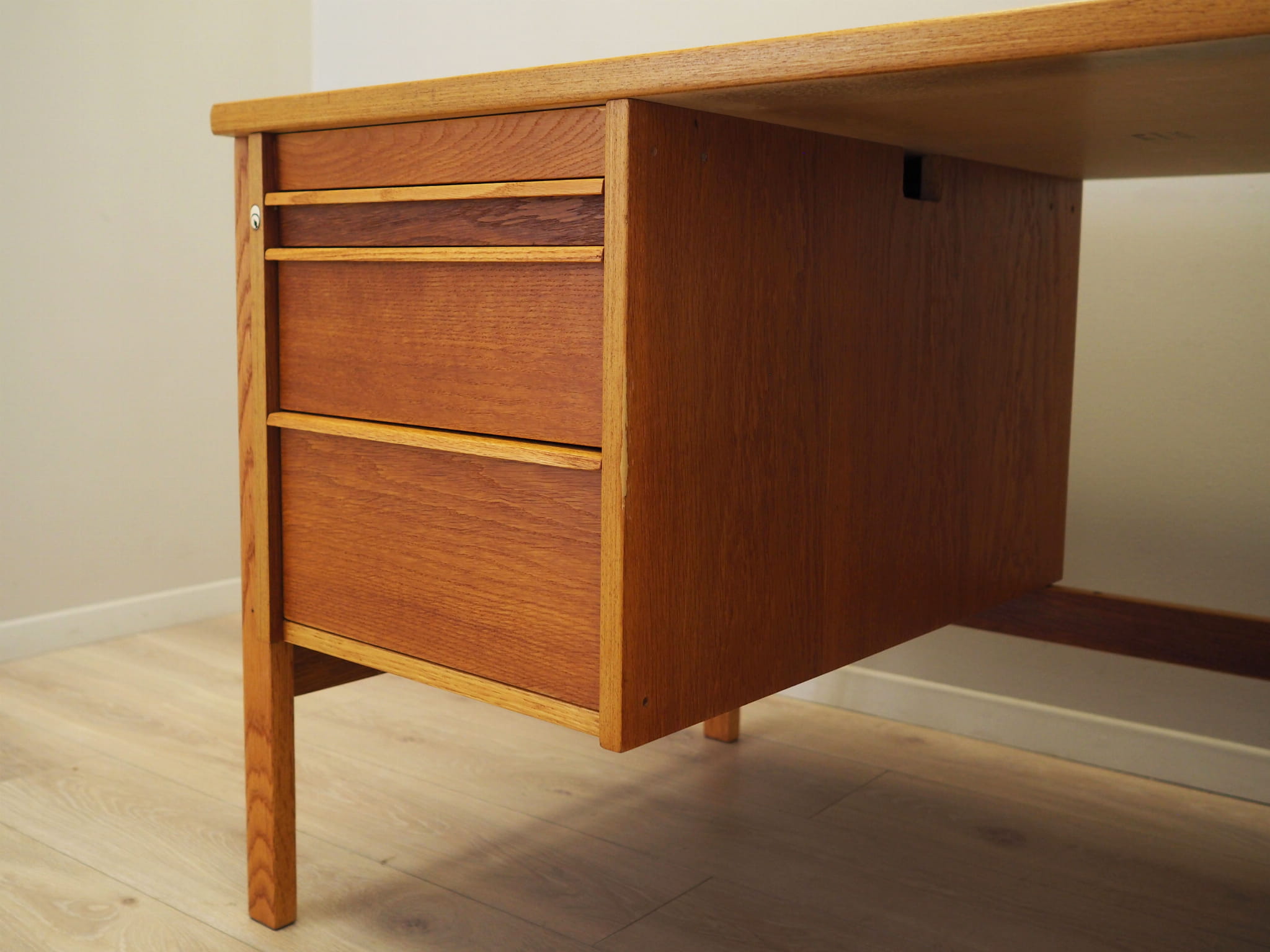 Desk
Ash wood
1970s