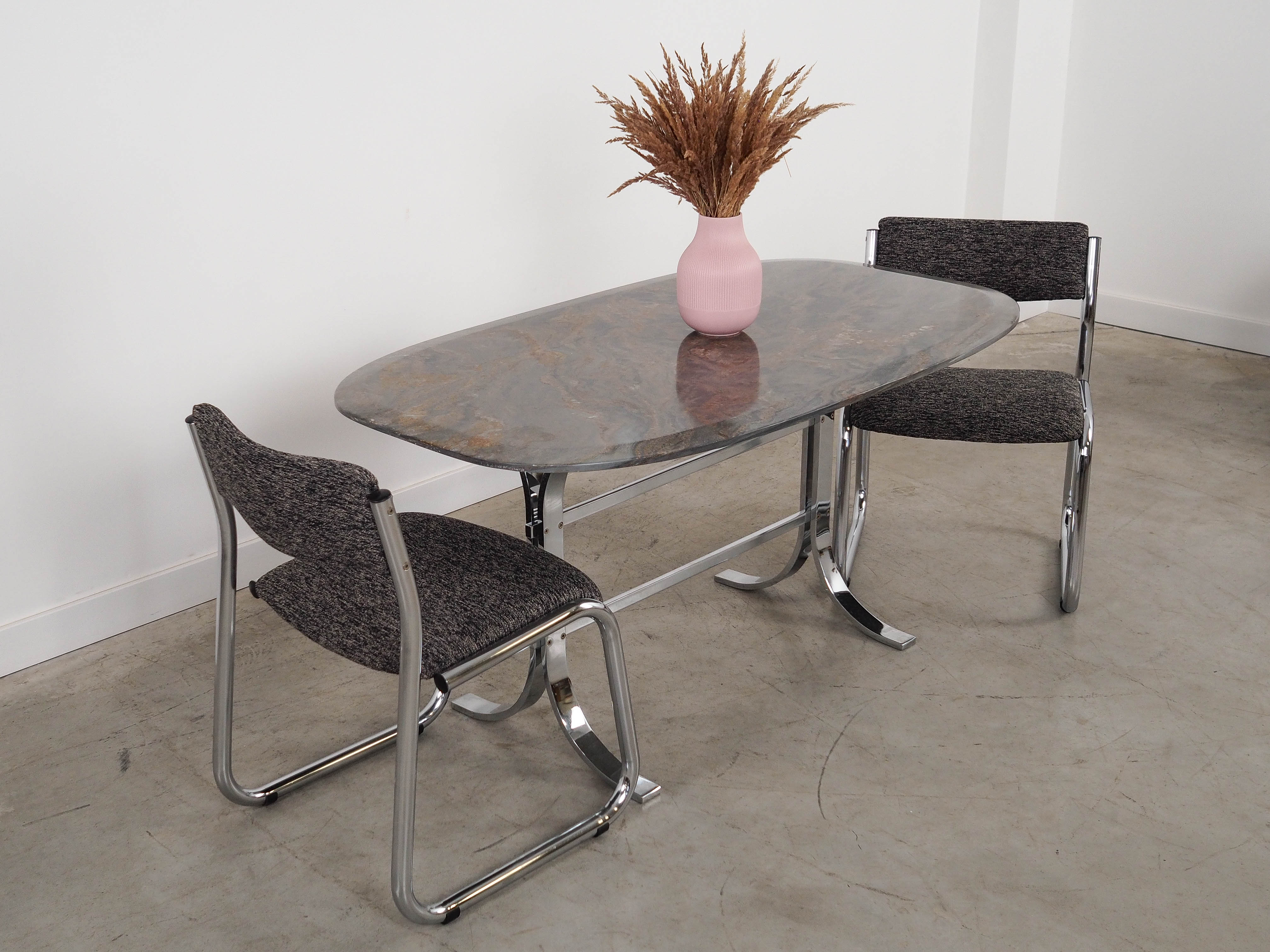 Steintisch 1980er Jahre