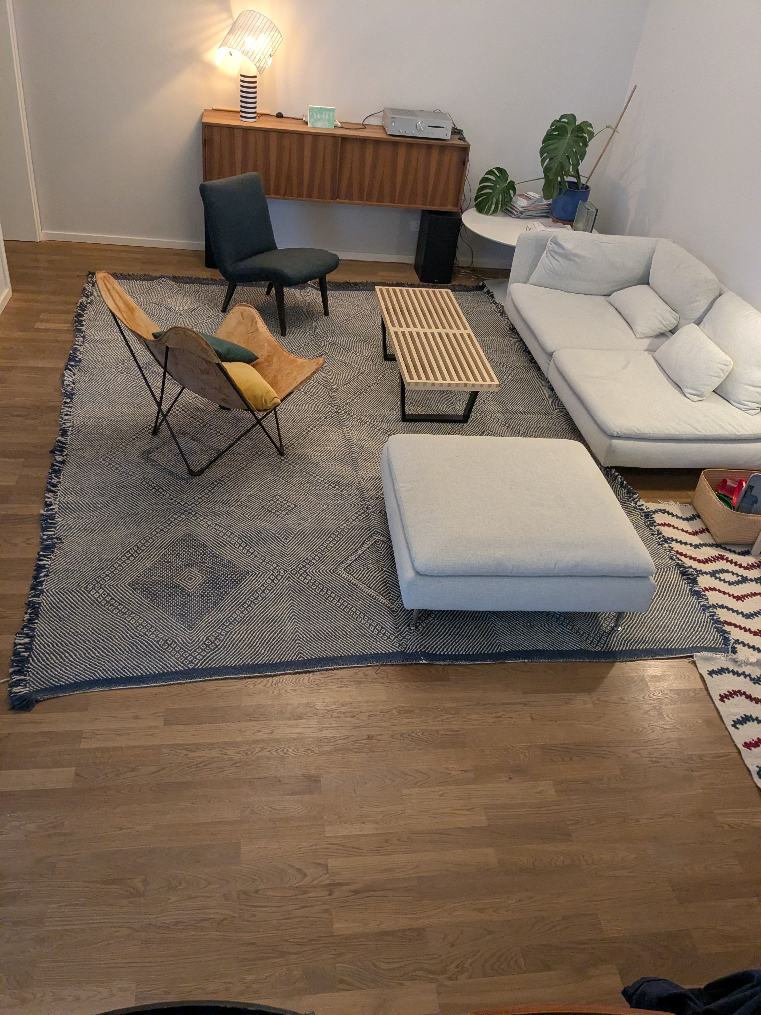 Hand-knotted rug blue-cream