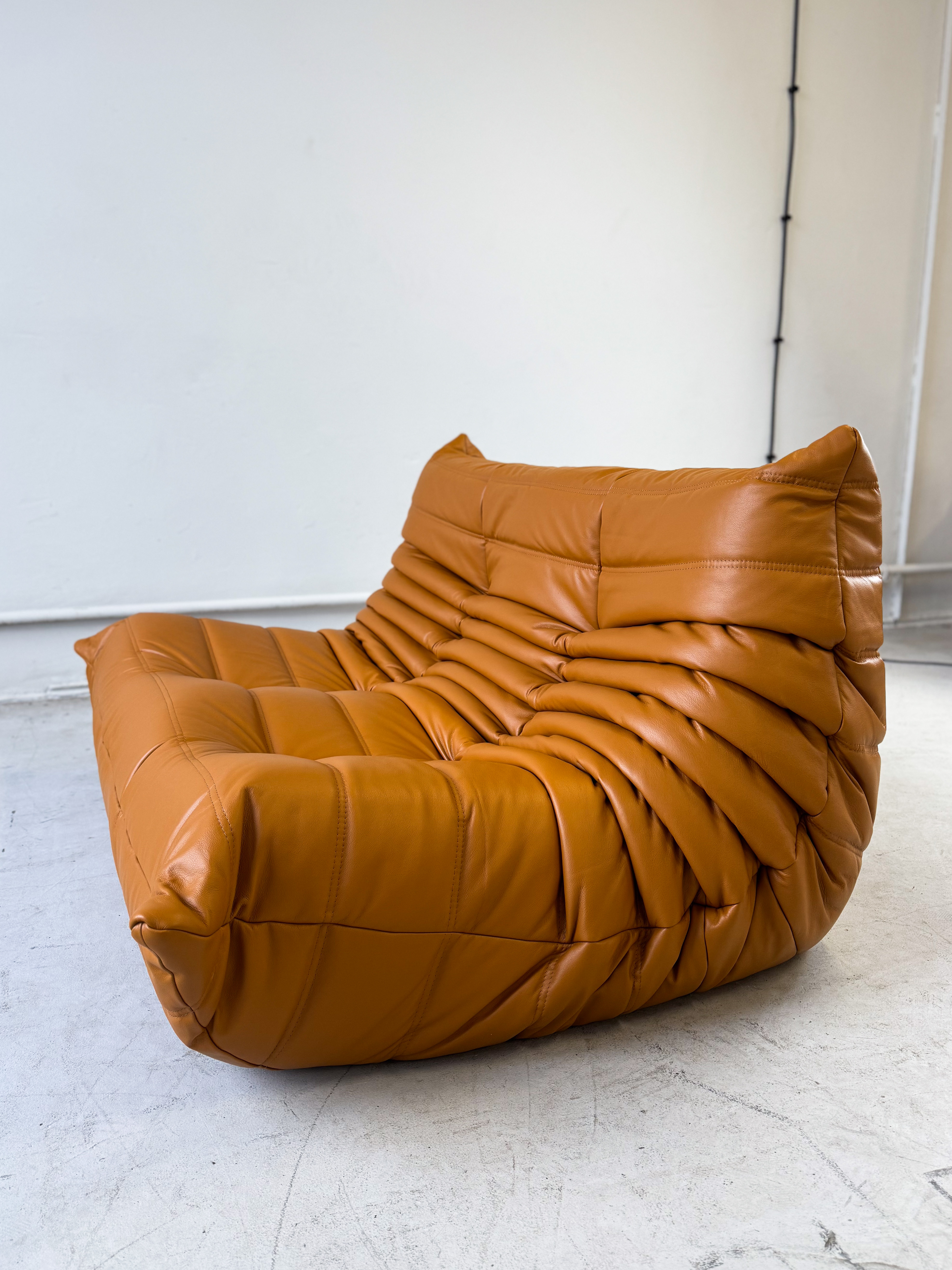 Togo Sofa 2-Sitzer Hochglanzleder Cognac Hell