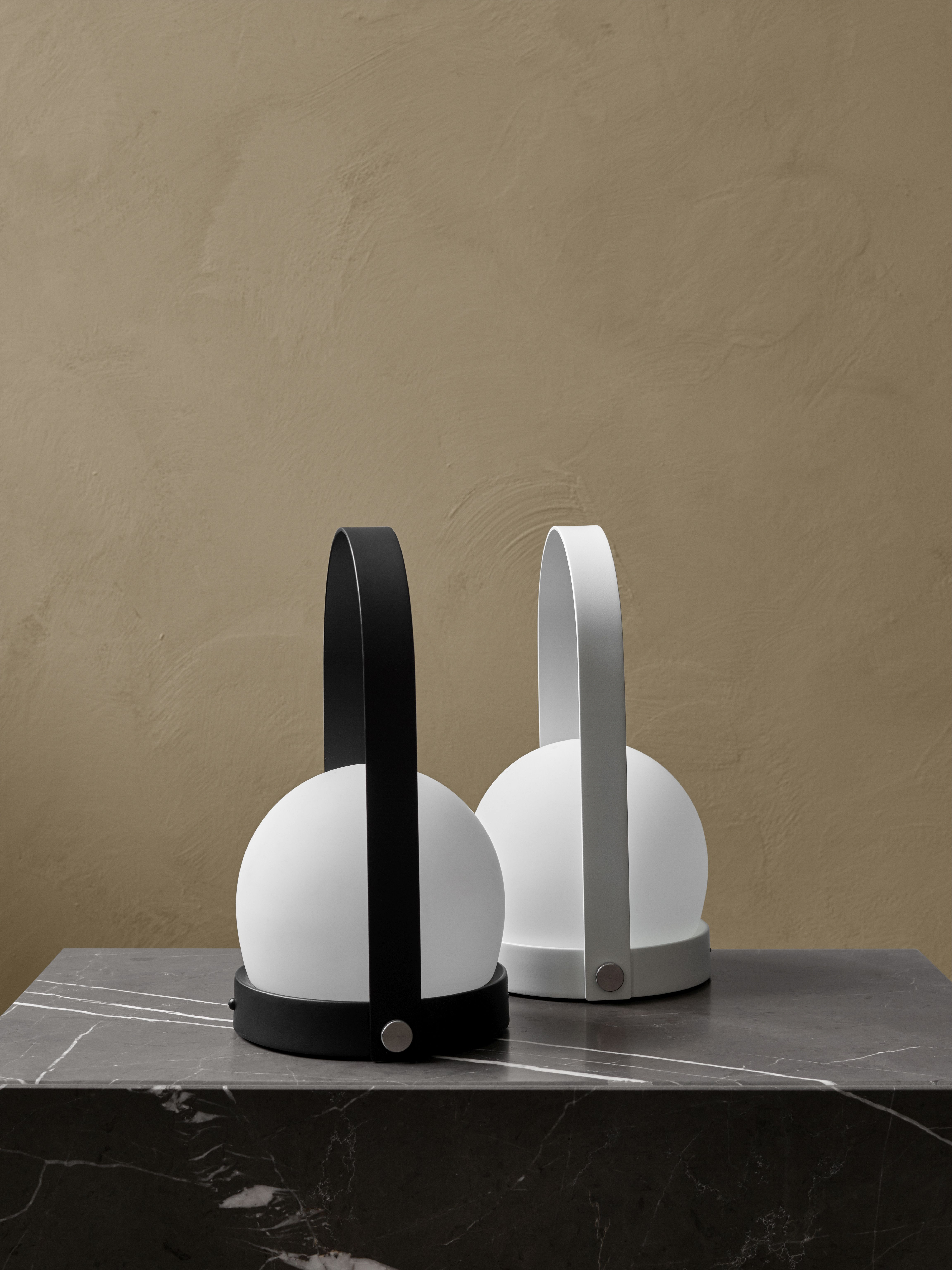 Carrie LED Akku Tischleuchte Schwarz