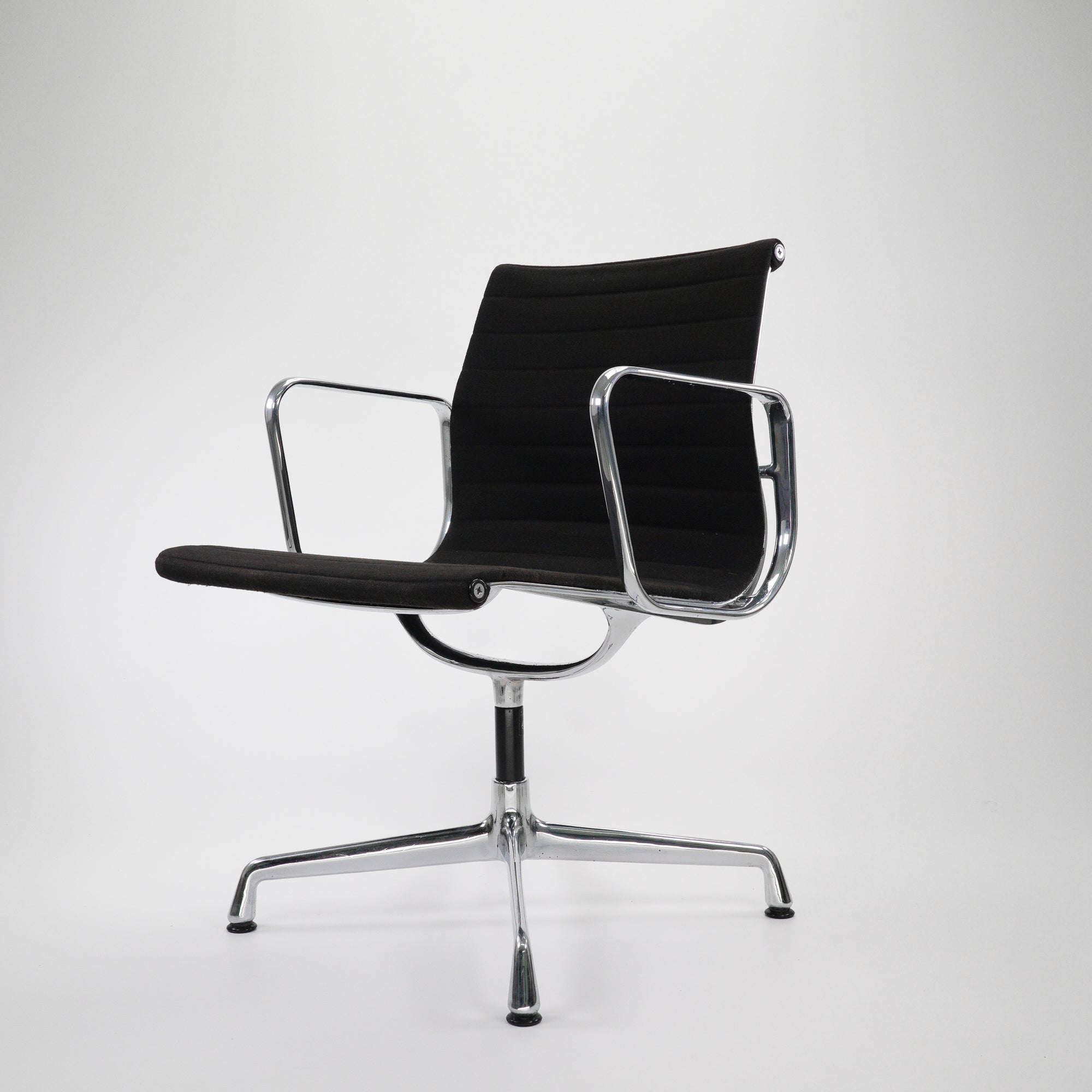 Vitra EA107 Chair Chrom Hopsack Schwarz